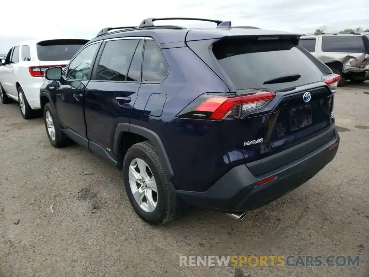 3 Photograph of a damaged car 2T3RWRFV3LW072064 TOYOTA RAV4 2020