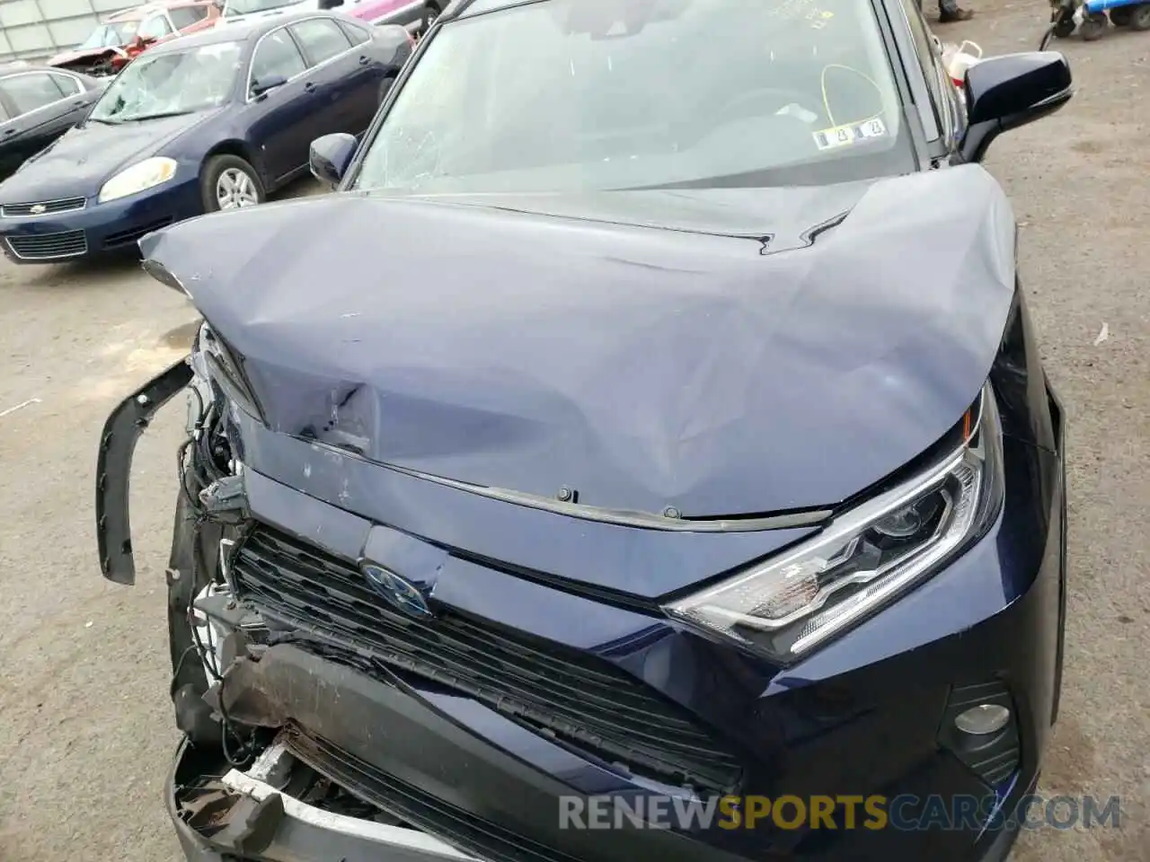 7 Photograph of a damaged car 2T3RWRFV3LW072064 TOYOTA RAV4 2020