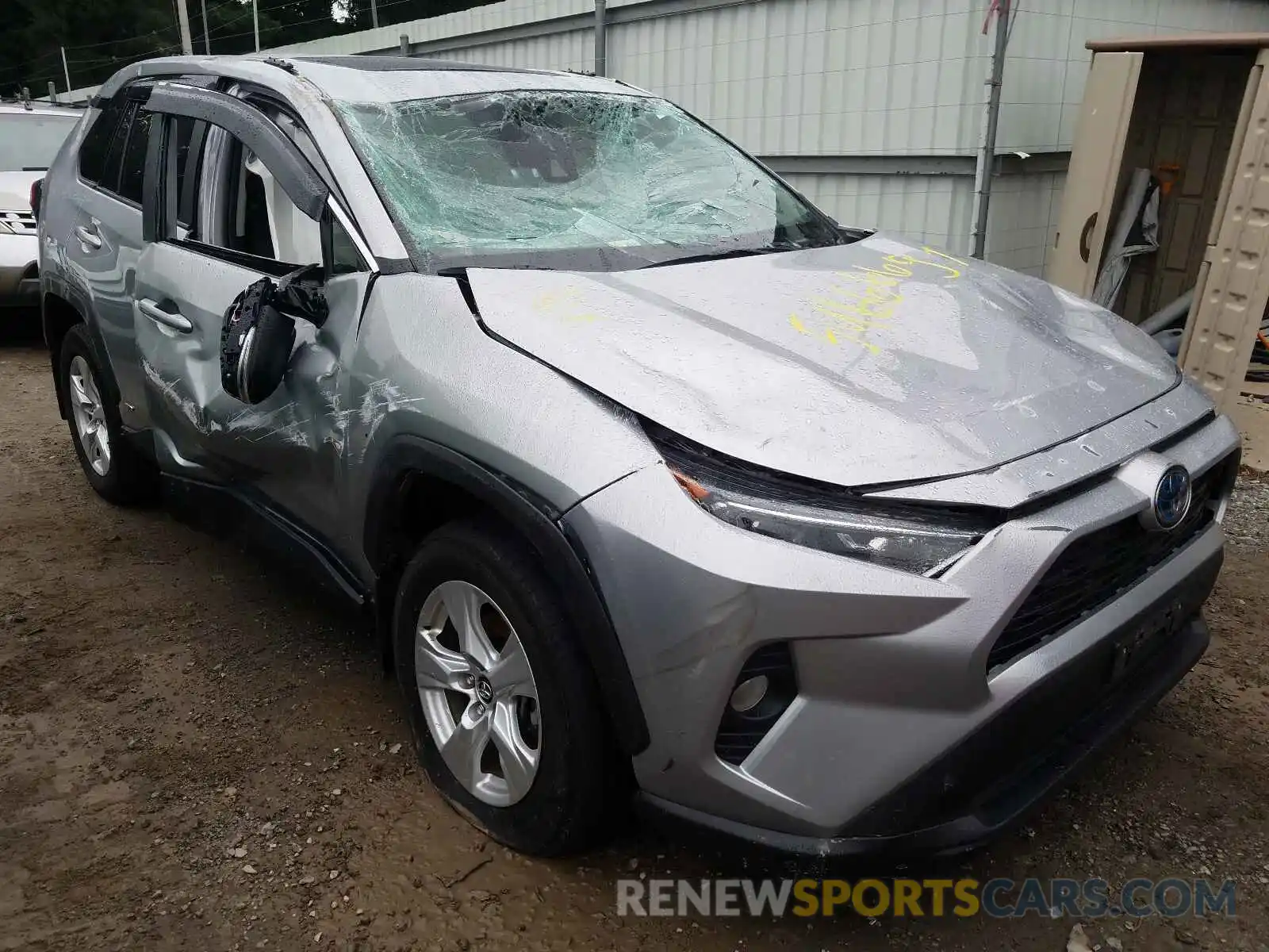 1 Photograph of a damaged car 2T3RWRFV3LW075465 TOYOTA RAV4 2020