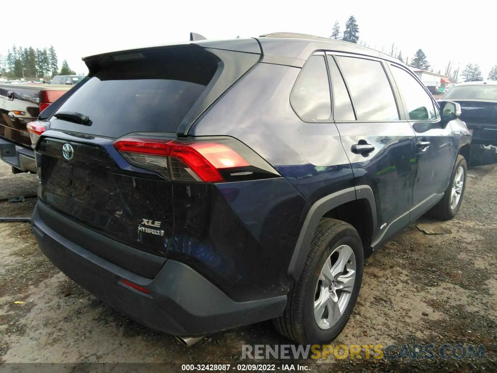 4 Photograph of a damaged car 2T3RWRFV3LW076342 TOYOTA RAV4 2020