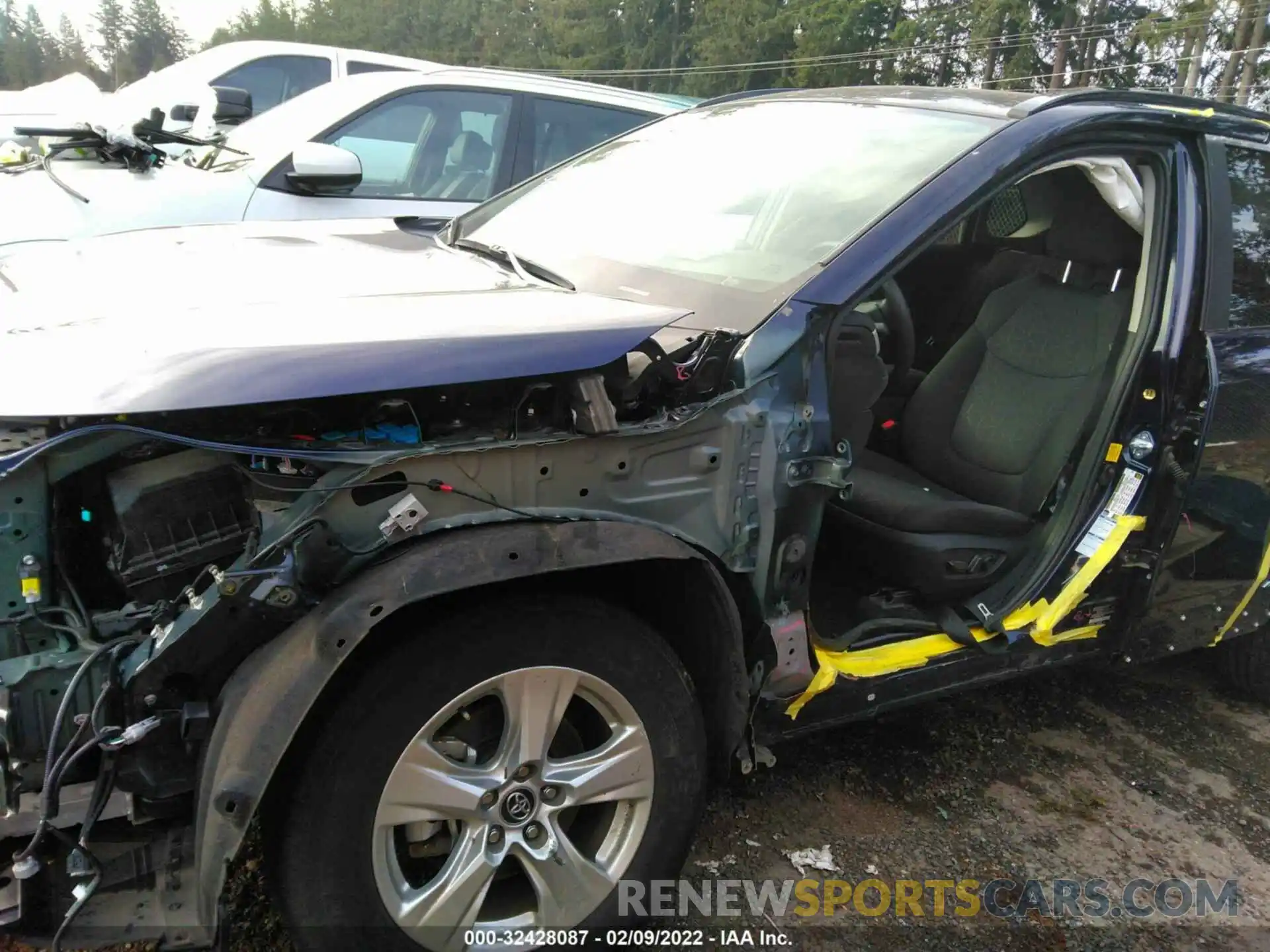 6 Photograph of a damaged car 2T3RWRFV3LW076342 TOYOTA RAV4 2020