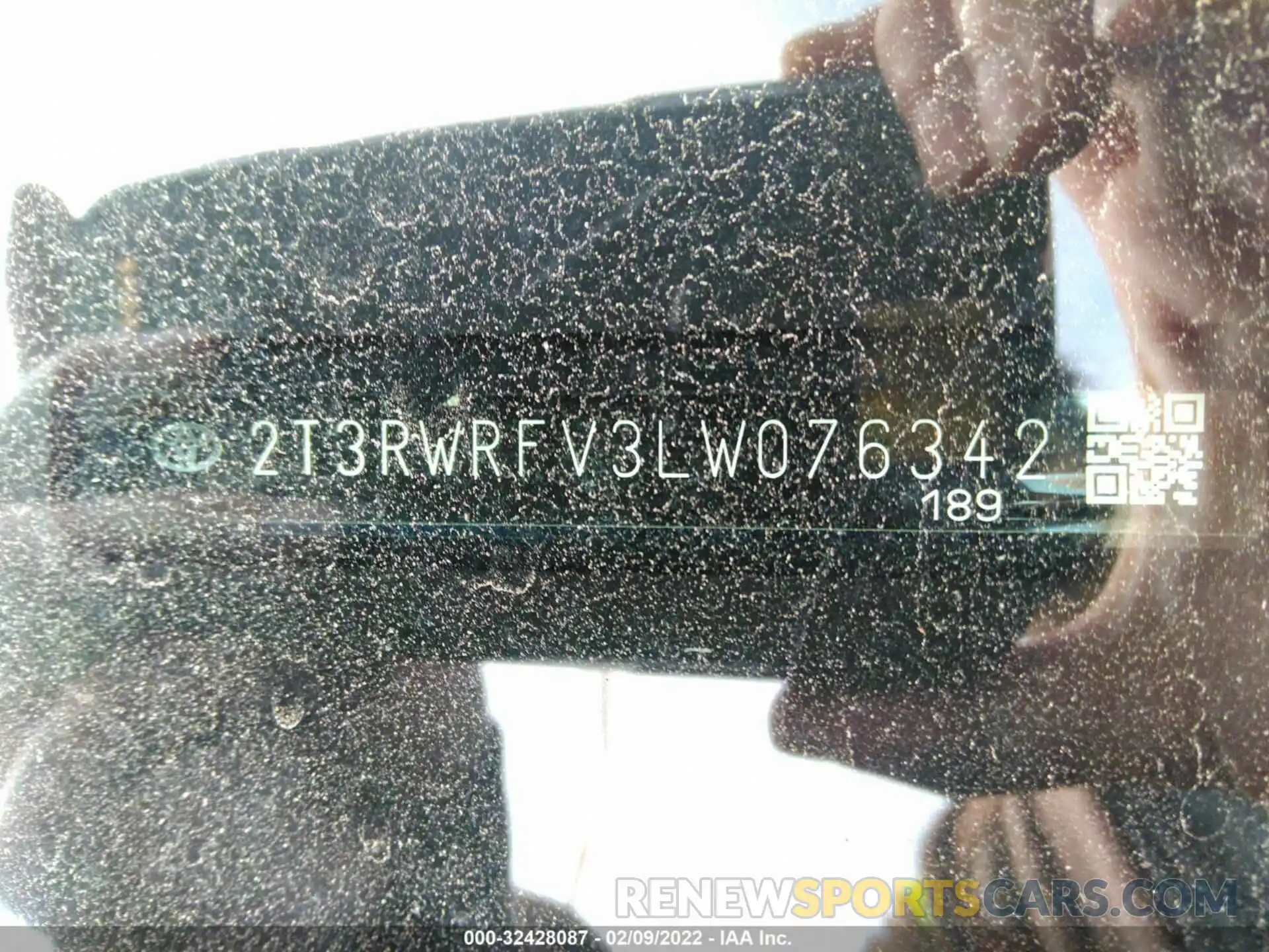 9 Photograph of a damaged car 2T3RWRFV3LW076342 TOYOTA RAV4 2020