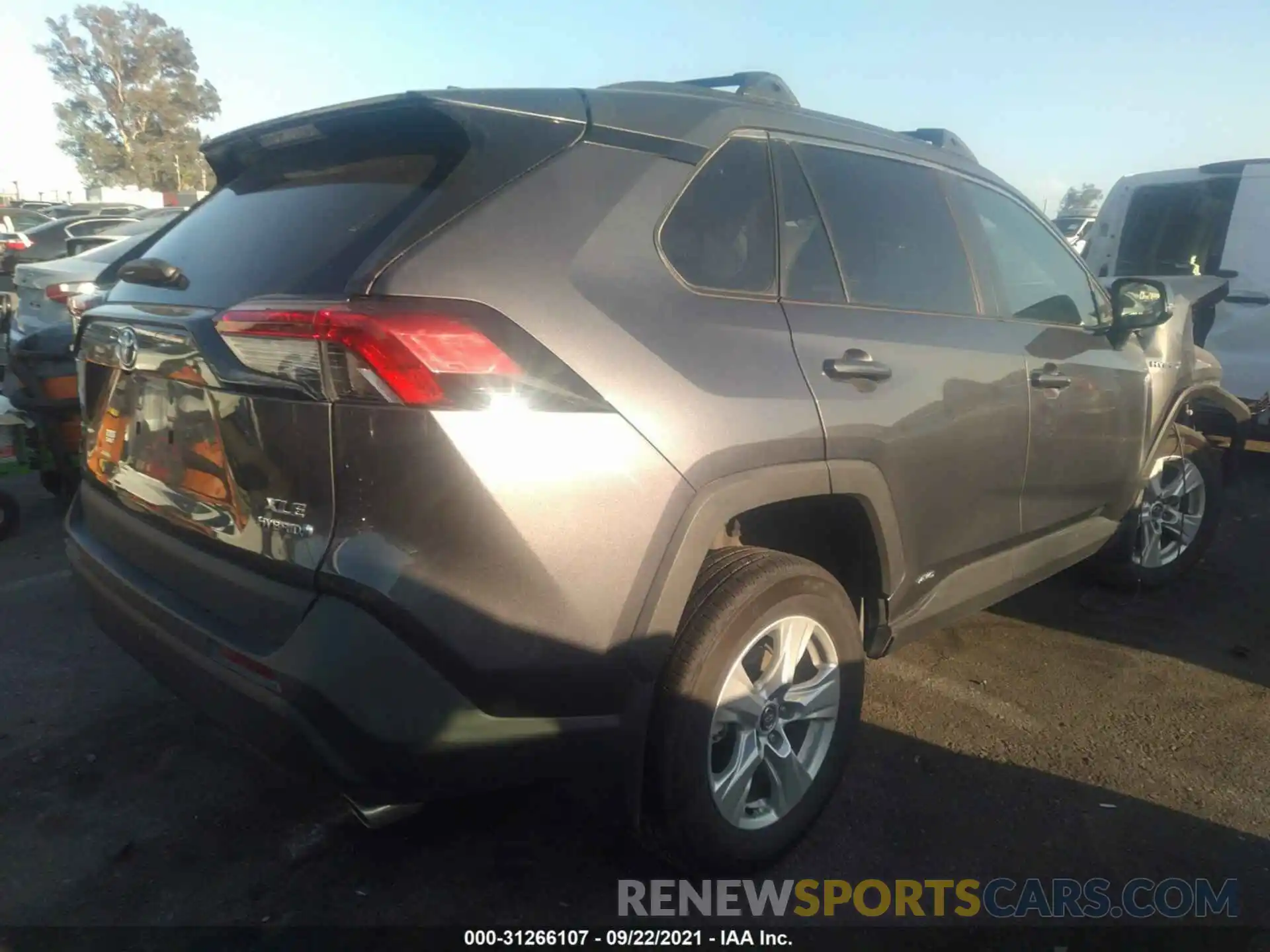 4 Photograph of a damaged car 2T3RWRFV3LW079208 TOYOTA RAV4 2020