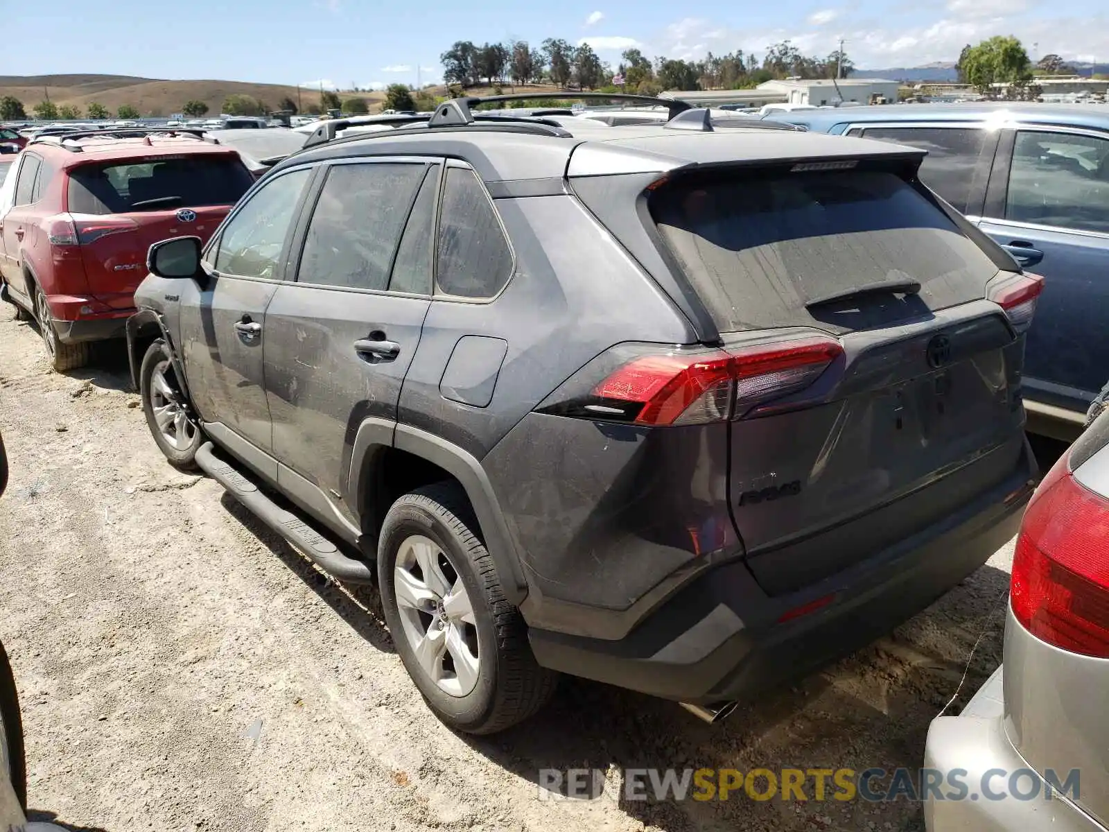 3 Photograph of a damaged car 2T3RWRFV3LW083842 TOYOTA RAV4 2020