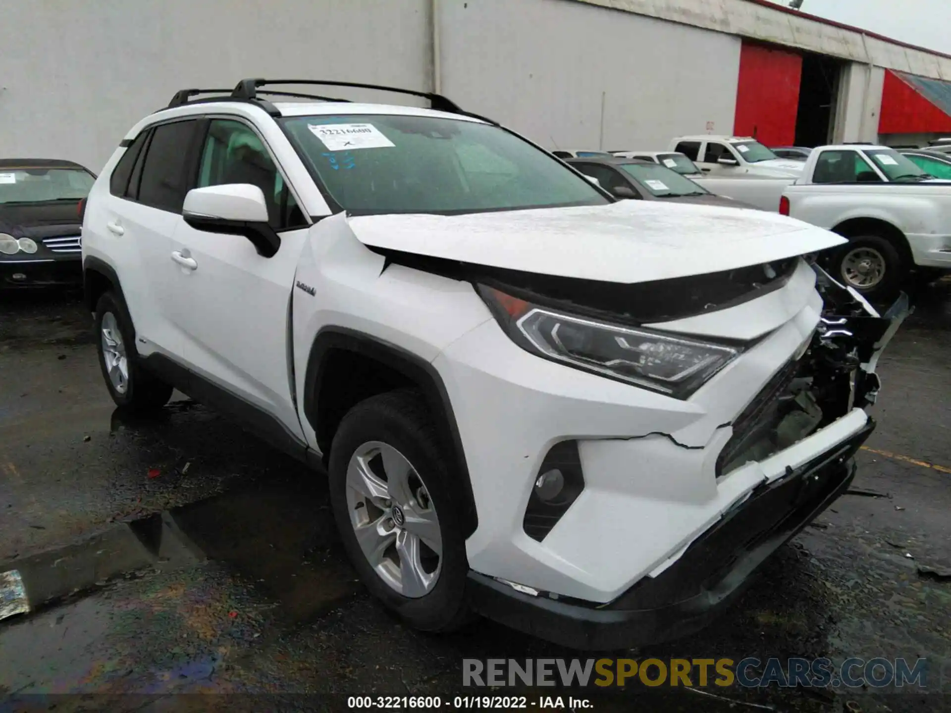 1 Photograph of a damaged car 2T3RWRFV3LW088801 TOYOTA RAV4 2020