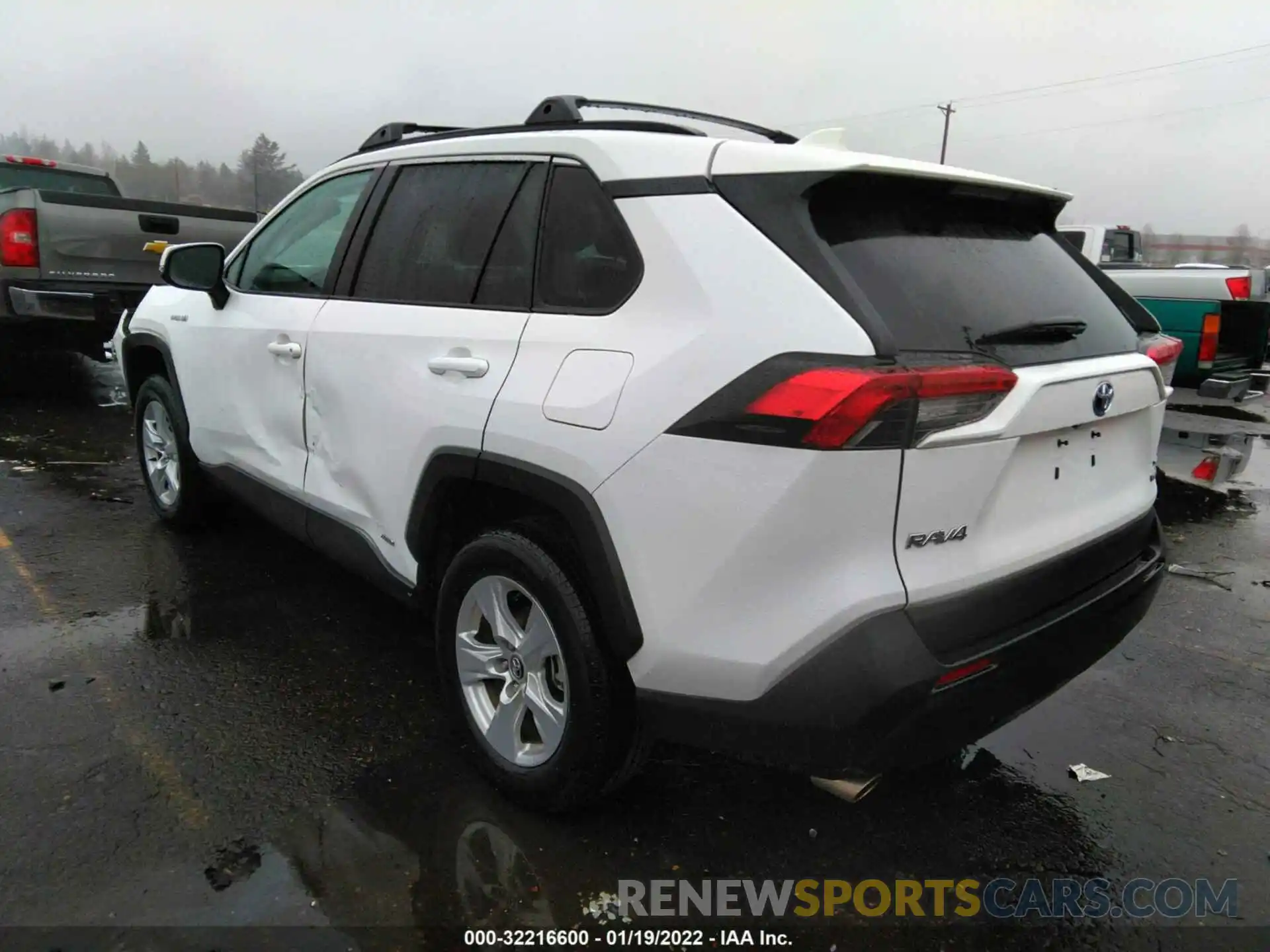 3 Photograph of a damaged car 2T3RWRFV3LW088801 TOYOTA RAV4 2020