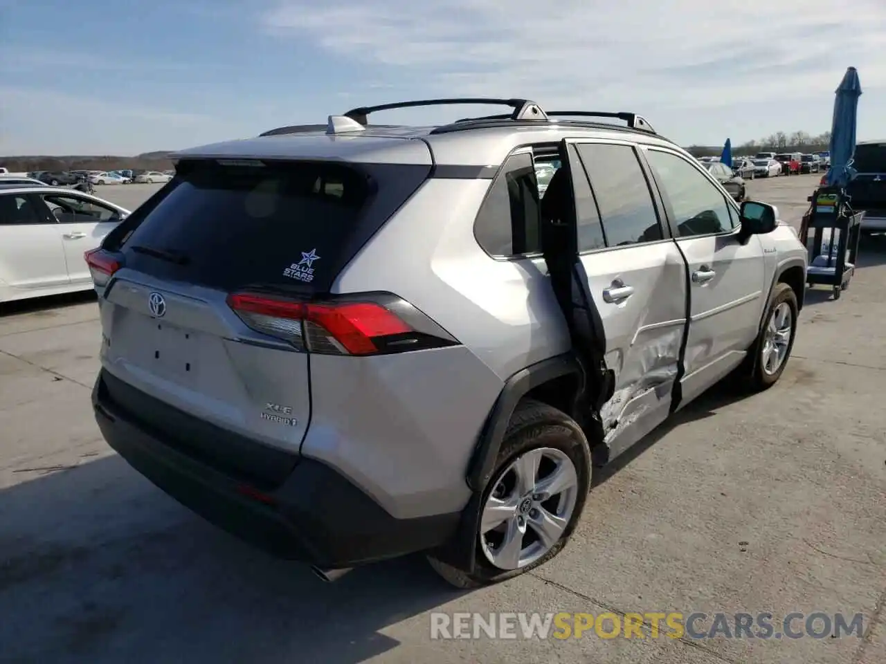 4 Photograph of a damaged car 2T3RWRFV3LW090788 TOYOTA RAV4 2020