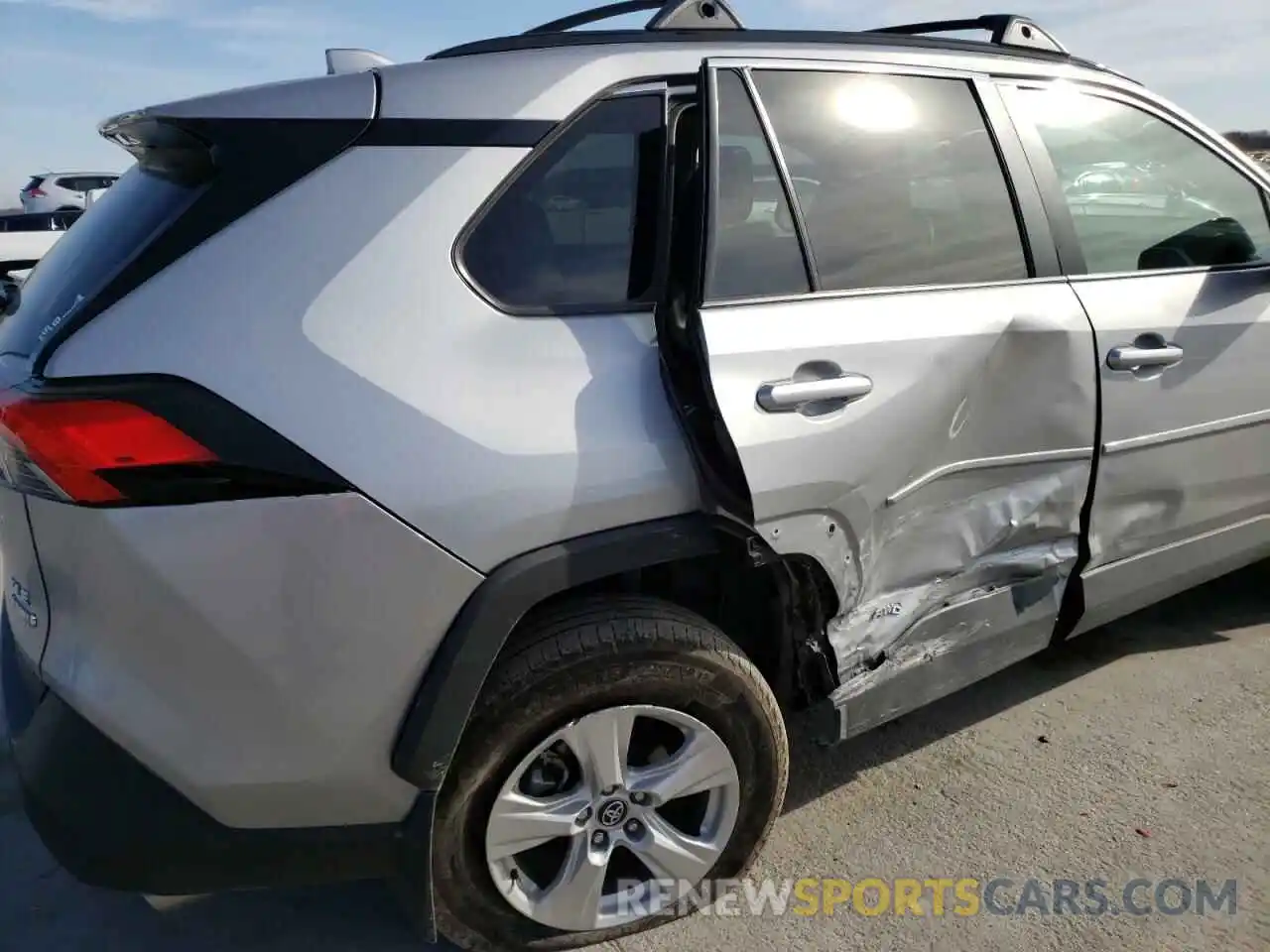 9 Photograph of a damaged car 2T3RWRFV3LW090788 TOYOTA RAV4 2020