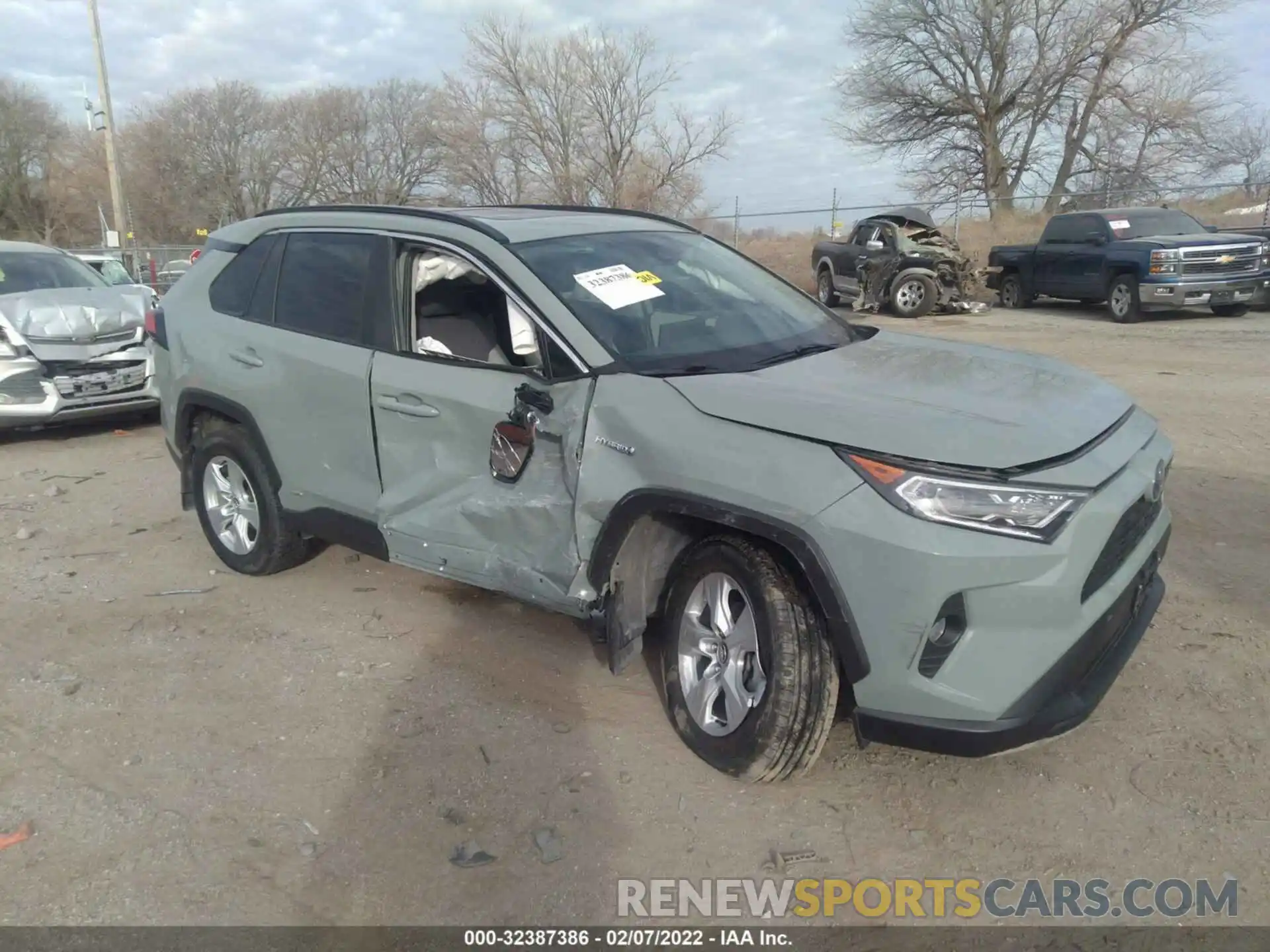 1 Photograph of a damaged car 2T3RWRFV3LW094033 TOYOTA RAV4 2020