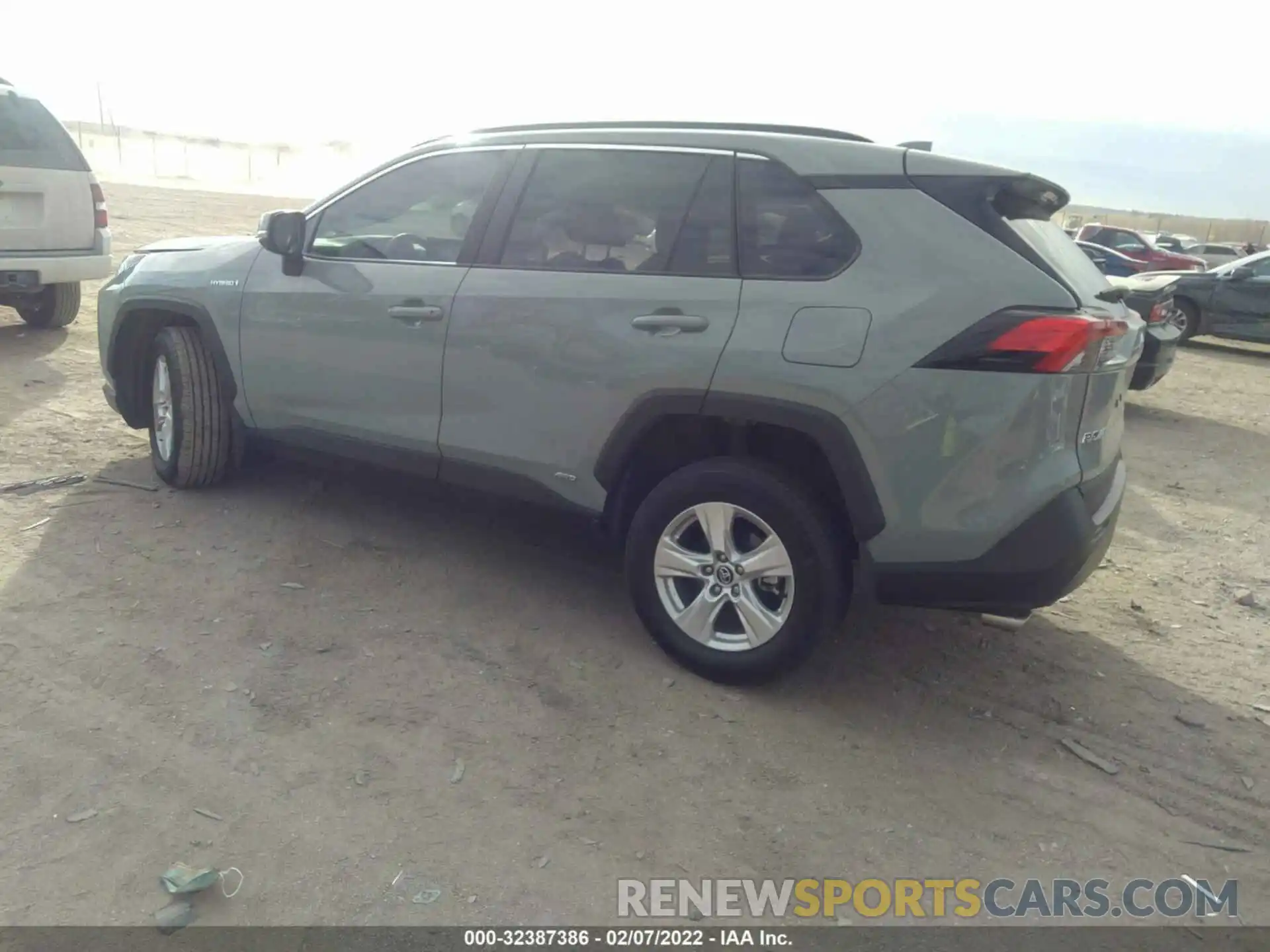 3 Photograph of a damaged car 2T3RWRFV3LW094033 TOYOTA RAV4 2020