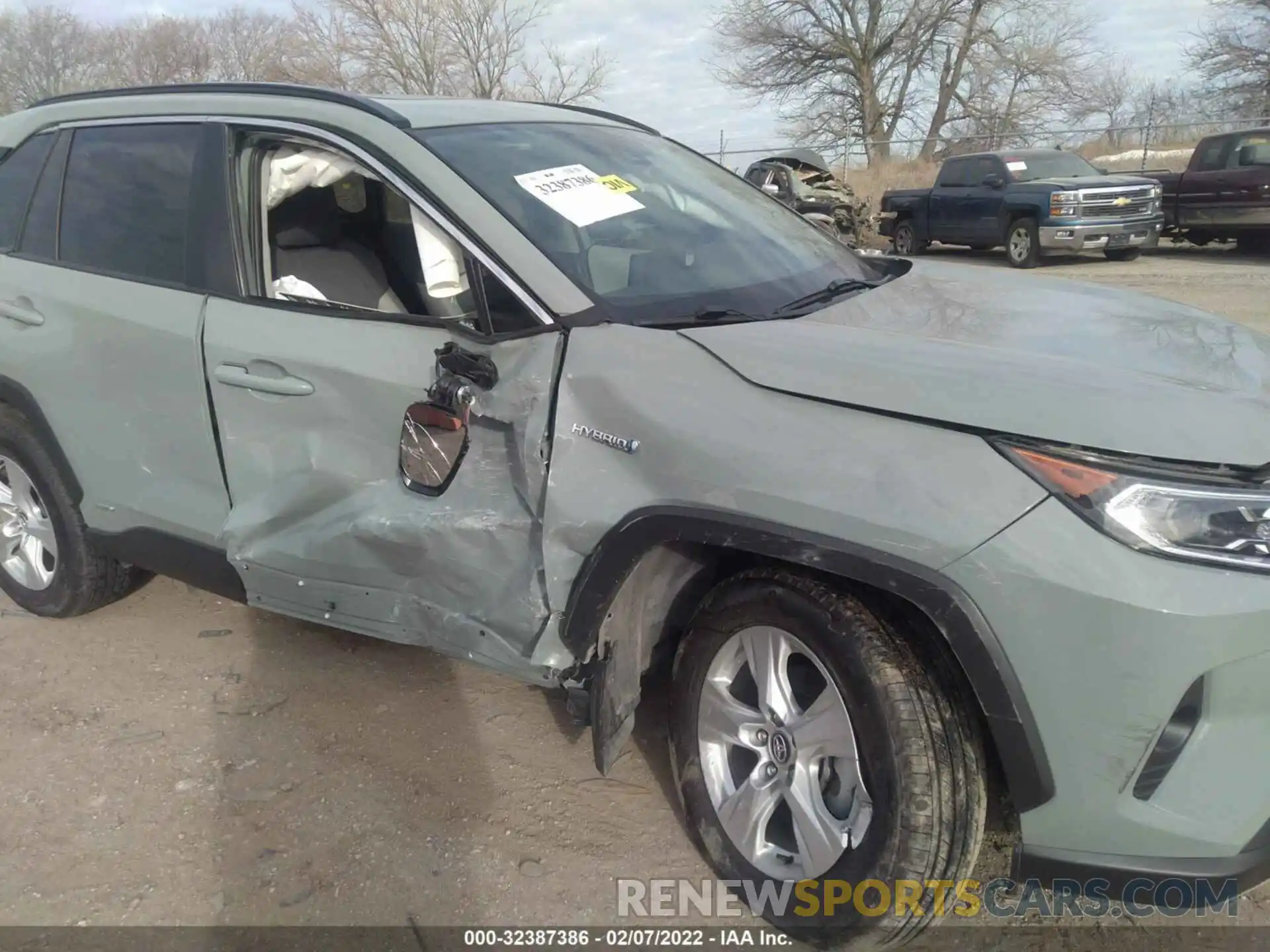 6 Photograph of a damaged car 2T3RWRFV3LW094033 TOYOTA RAV4 2020