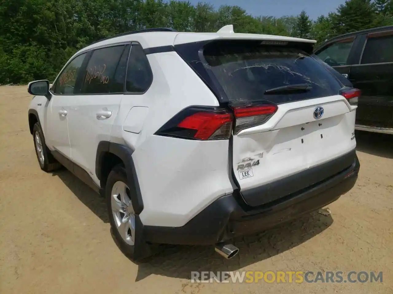 3 Photograph of a damaged car 2T3RWRFV3LW094422 TOYOTA RAV4 2020