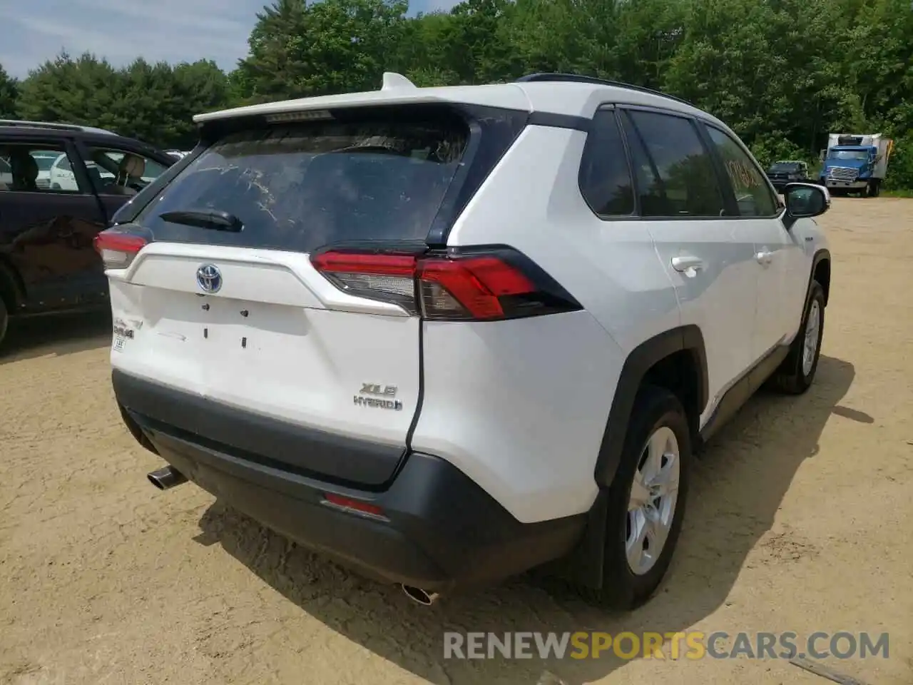 4 Photograph of a damaged car 2T3RWRFV3LW094422 TOYOTA RAV4 2020