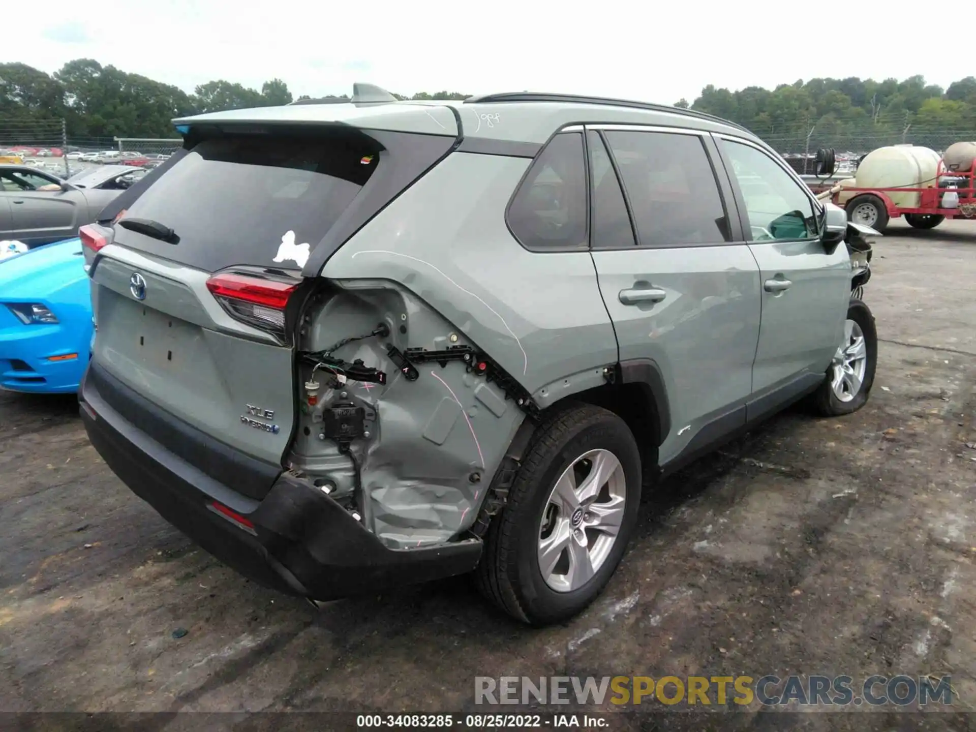 4 Photograph of a damaged car 2T3RWRFV4LW047562 TOYOTA RAV4 2020