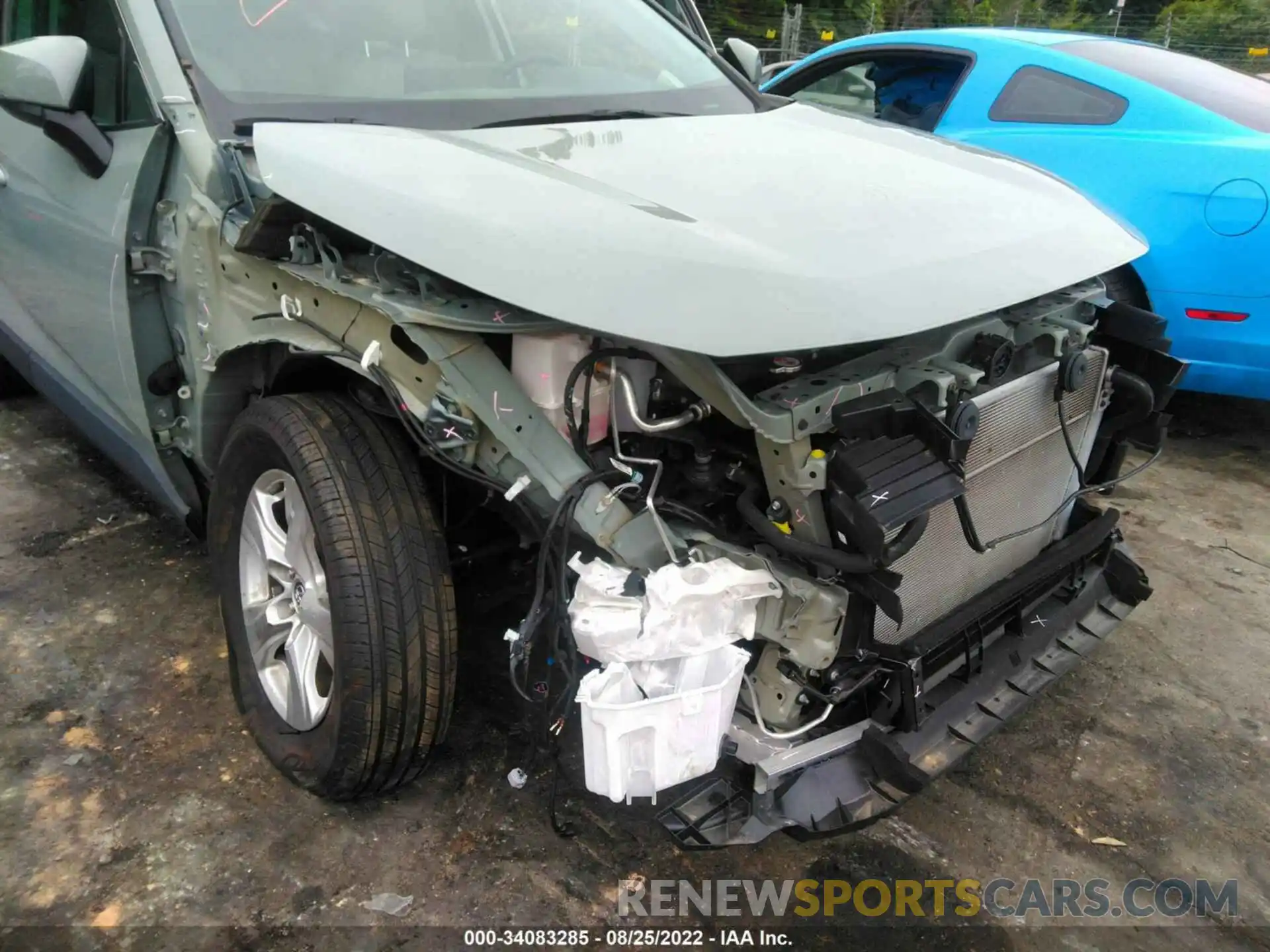 6 Photograph of a damaged car 2T3RWRFV4LW047562 TOYOTA RAV4 2020