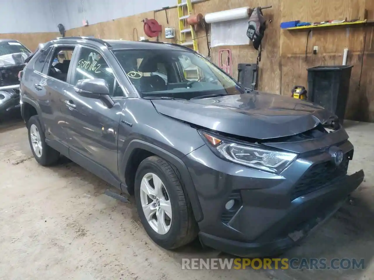 1 Photograph of a damaged car 2T3RWRFV4LW054172 TOYOTA RAV4 2020