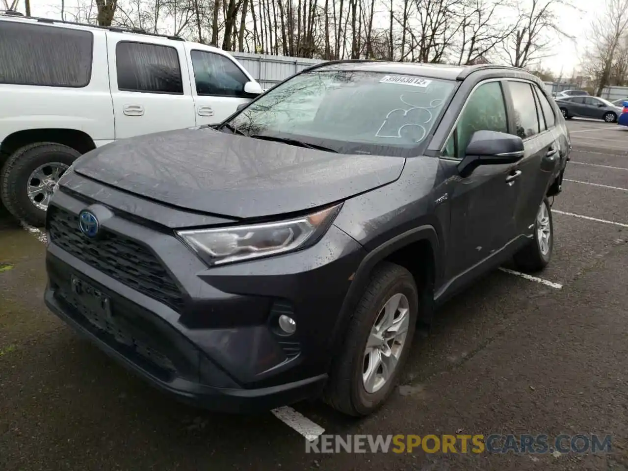 2 Photograph of a damaged car 2T3RWRFV4LW054365 TOYOTA RAV4 2020