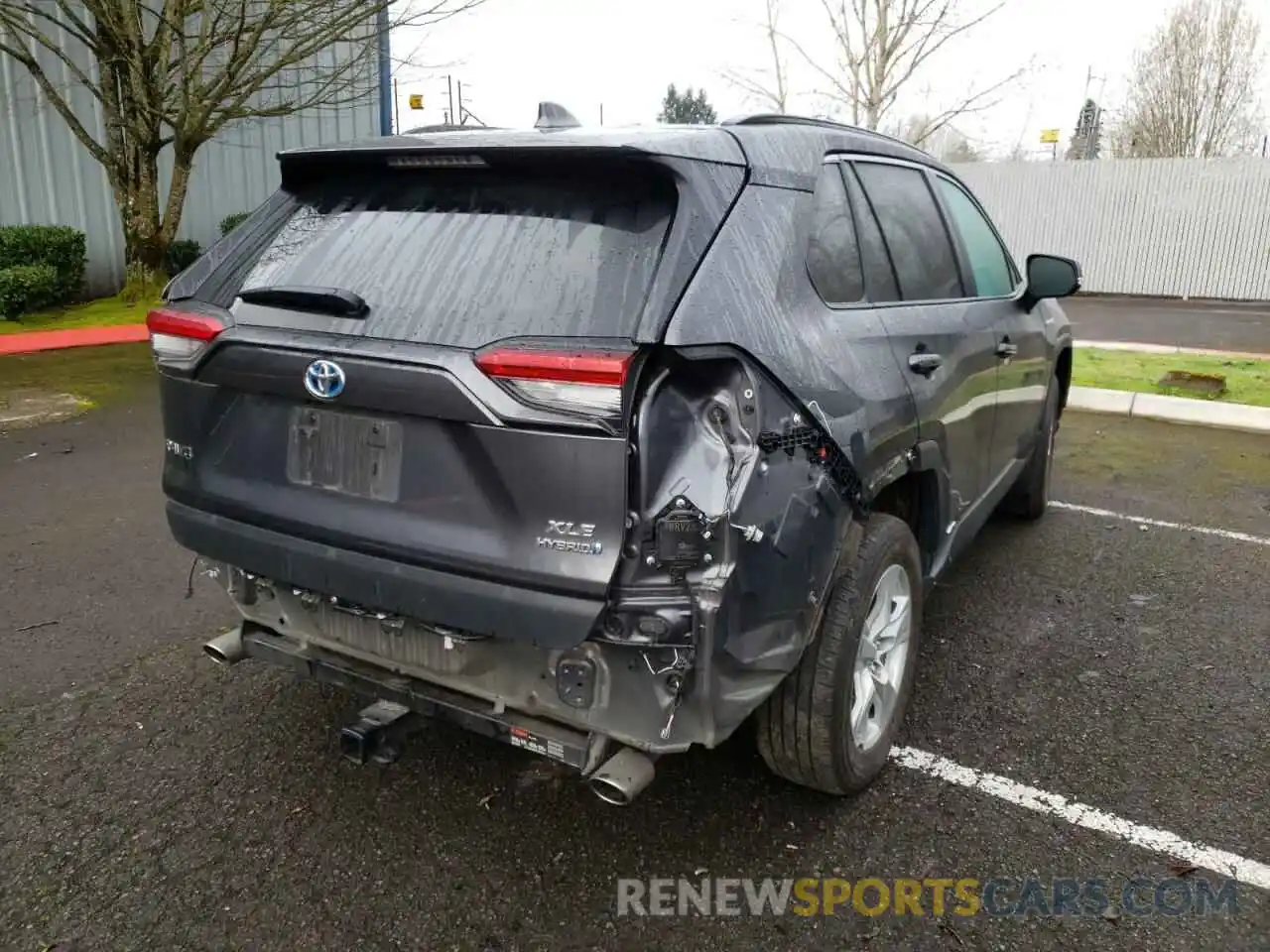 4 Photograph of a damaged car 2T3RWRFV4LW054365 TOYOTA RAV4 2020