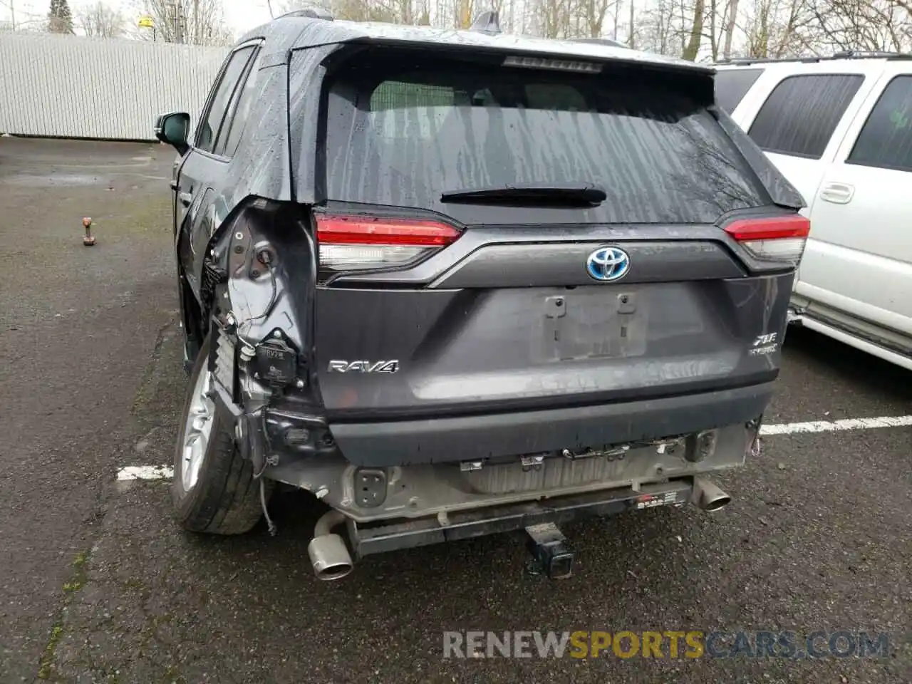 9 Photograph of a damaged car 2T3RWRFV4LW054365 TOYOTA RAV4 2020