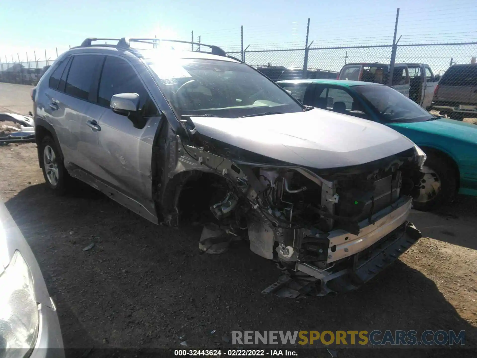 1 Photograph of a damaged car 2T3RWRFV4LW055113 TOYOTA RAV4 2020