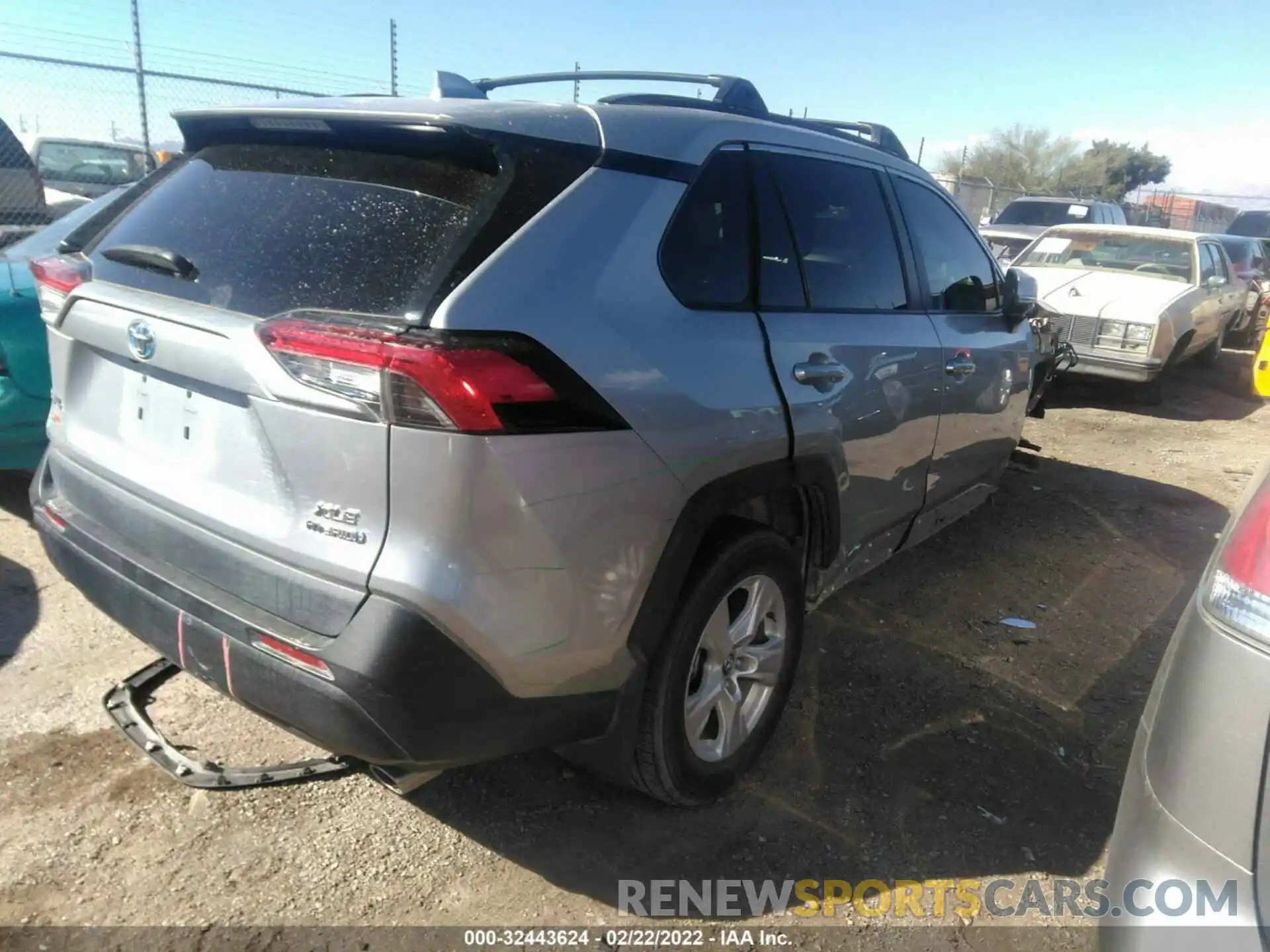 4 Photograph of a damaged car 2T3RWRFV4LW055113 TOYOTA RAV4 2020