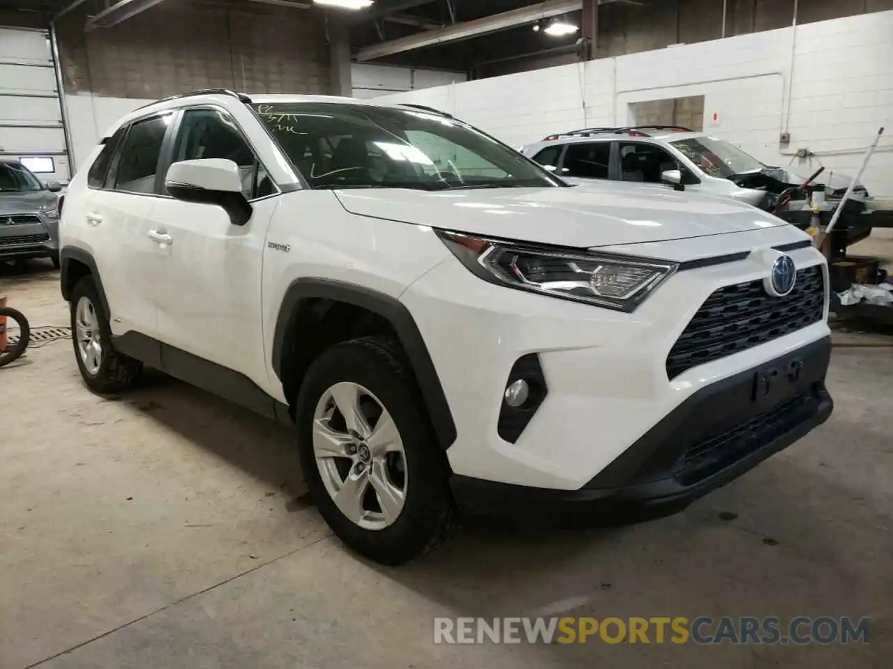 1 Photograph of a damaged car 2T3RWRFV4LW056875 TOYOTA RAV4 2020