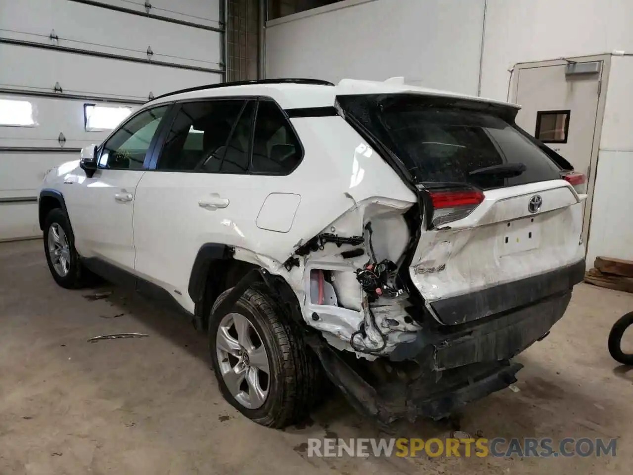 3 Photograph of a damaged car 2T3RWRFV4LW056875 TOYOTA RAV4 2020