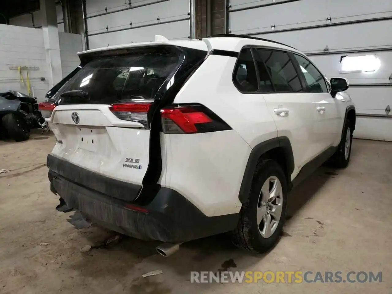 4 Photograph of a damaged car 2T3RWRFV4LW056875 TOYOTA RAV4 2020