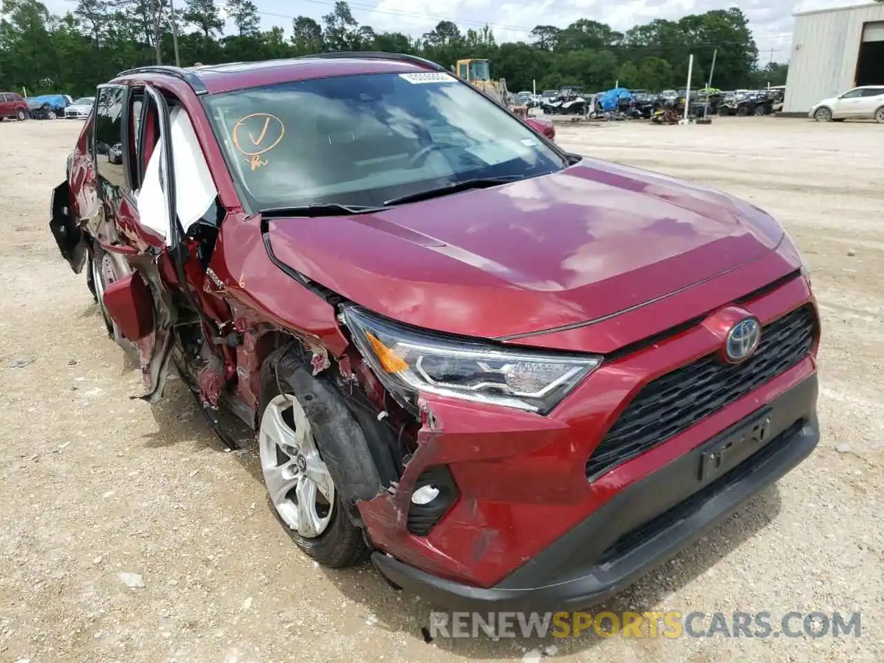 1 Photograph of a damaged car 2T3RWRFV4LW059260 TOYOTA RAV4 2020