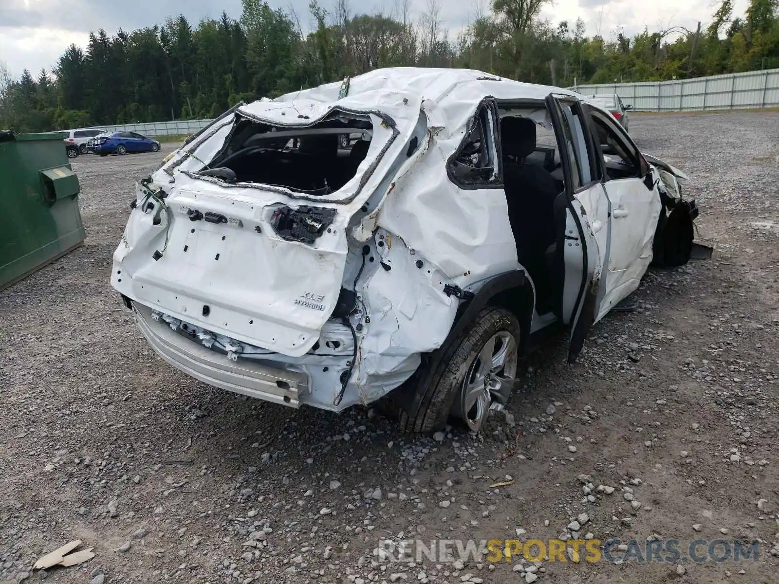 4 Photograph of a damaged car 2T3RWRFV4LW064717 TOYOTA RAV4 2020