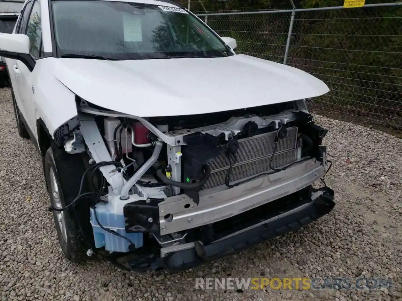 9 Photograph of a damaged car 2T3RWRFV4LW065656 TOYOTA RAV4 2020