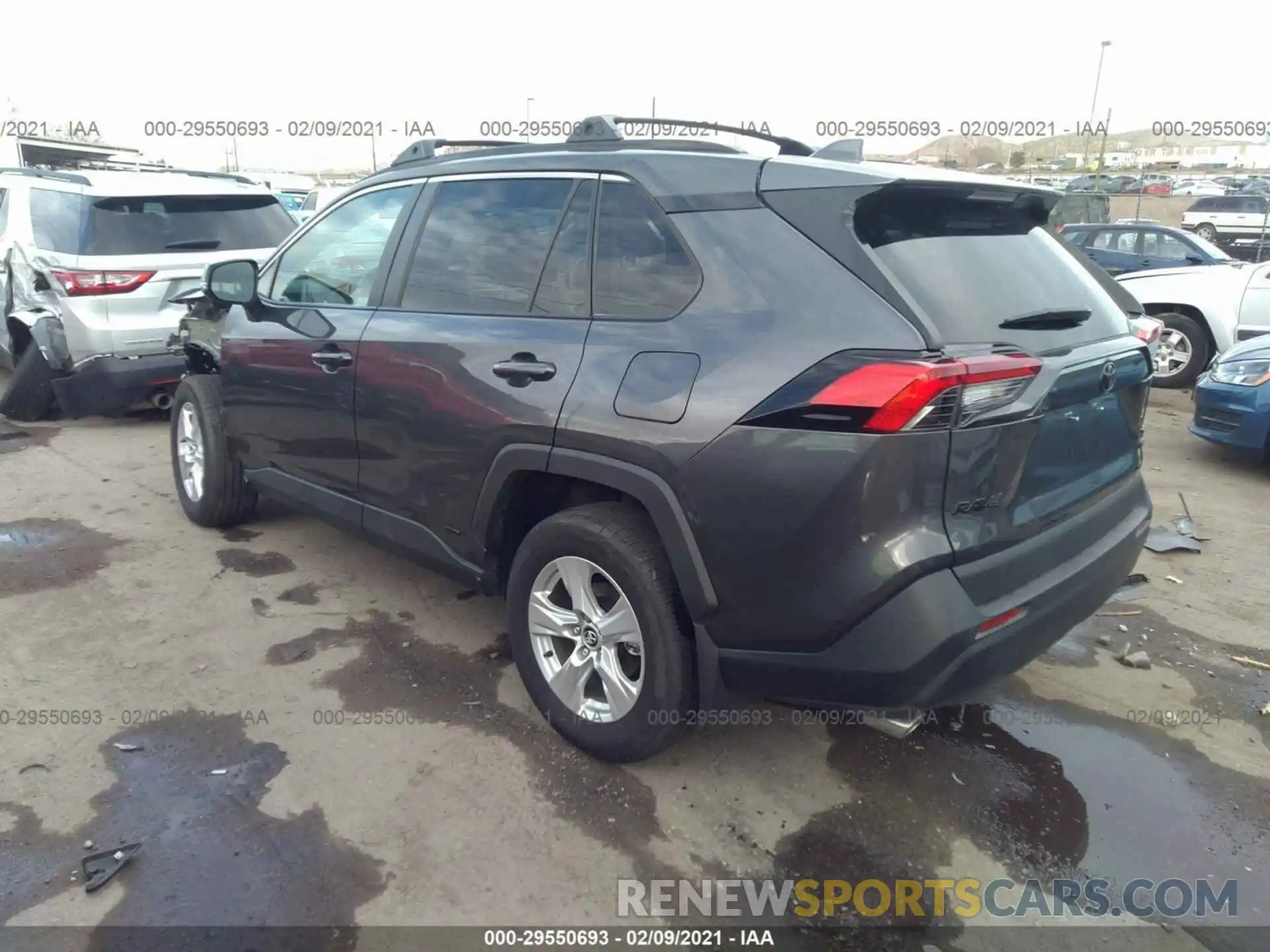 3 Фотография поврежденного автомобиля 2T3RWRFV4LW071845 TOYOTA RAV4 2020