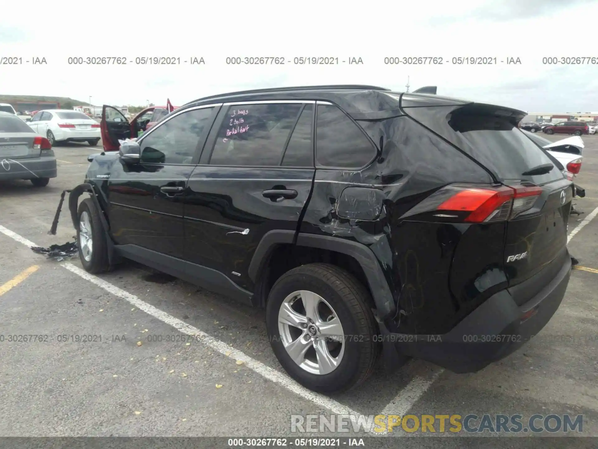 3 Photograph of a damaged car 2T3RWRFV4LW076396 TOYOTA RAV4 2020