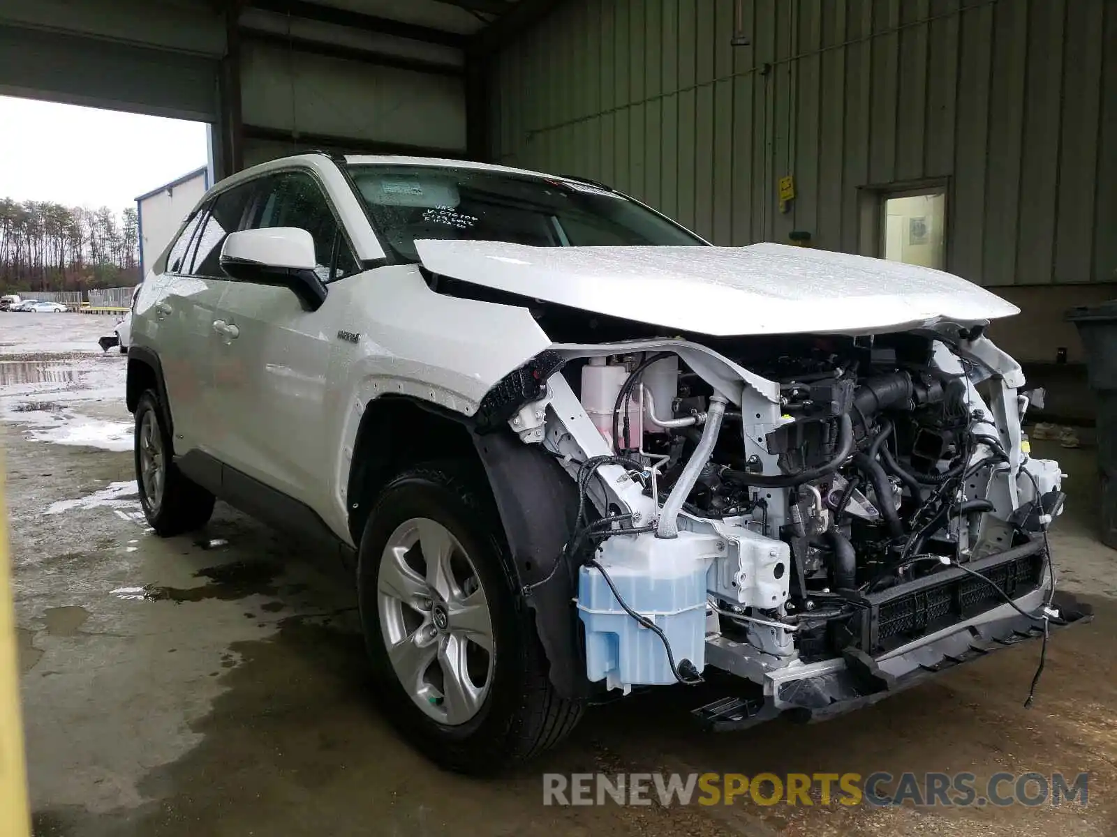 1 Photograph of a damaged car 2T3RWRFV4LW076706 TOYOTA RAV4 2020