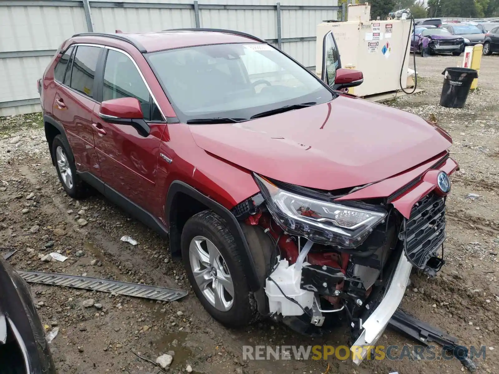 1 Photograph of a damaged car 2T3RWRFV4LW077936 TOYOTA RAV4 2020