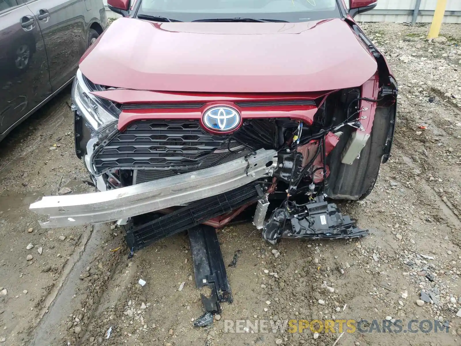 9 Photograph of a damaged car 2T3RWRFV4LW077936 TOYOTA RAV4 2020