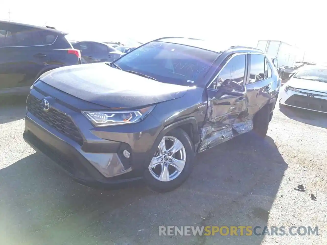 2 Photograph of a damaged car 2T3RWRFV4LW080562 TOYOTA RAV4 2020