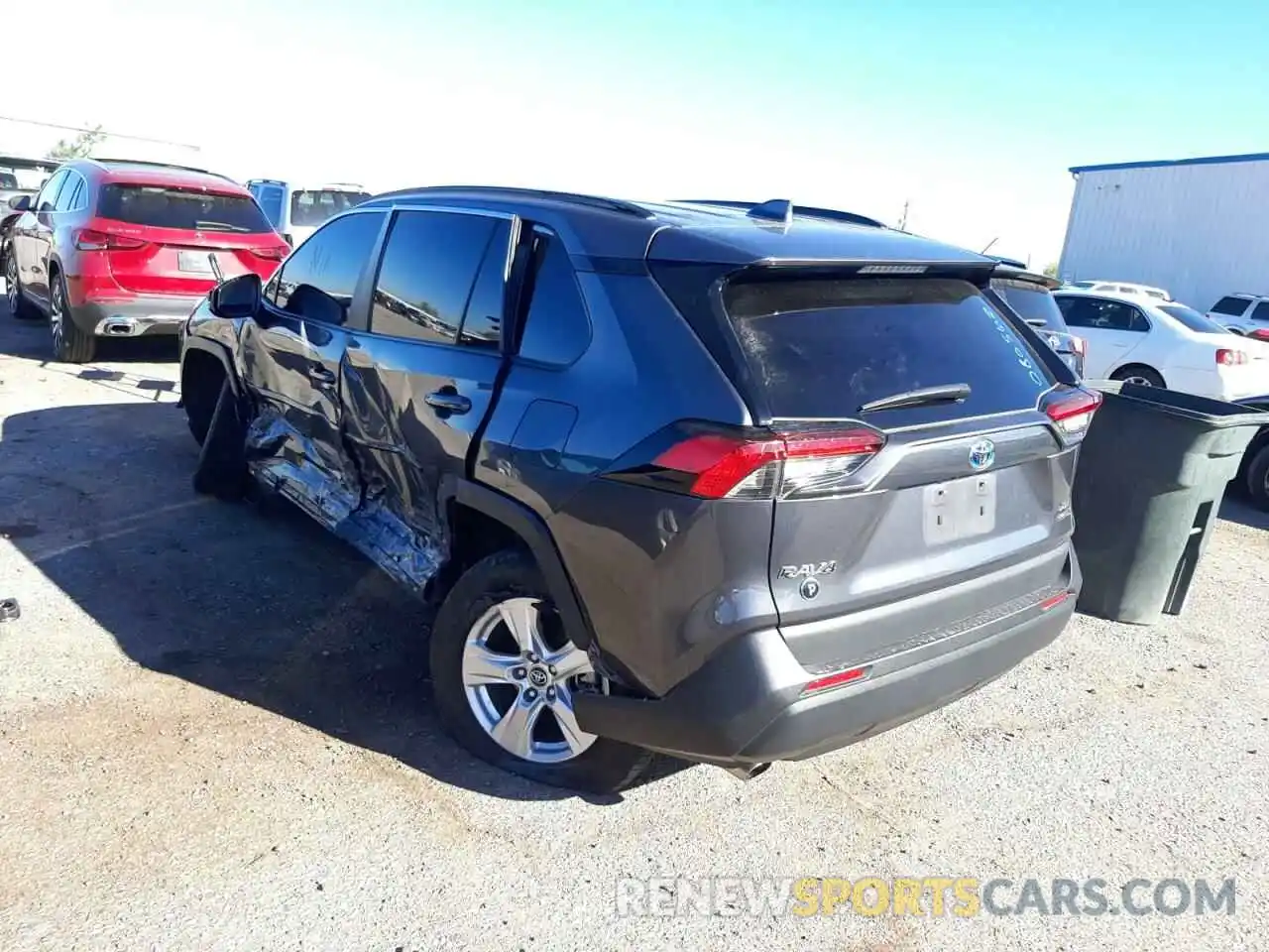 3 Photograph of a damaged car 2T3RWRFV4LW080562 TOYOTA RAV4 2020