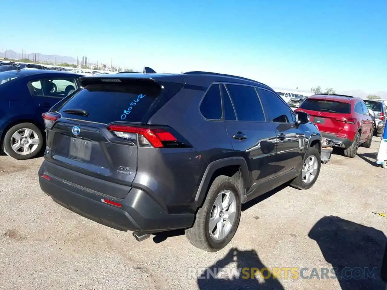 4 Photograph of a damaged car 2T3RWRFV4LW080562 TOYOTA RAV4 2020