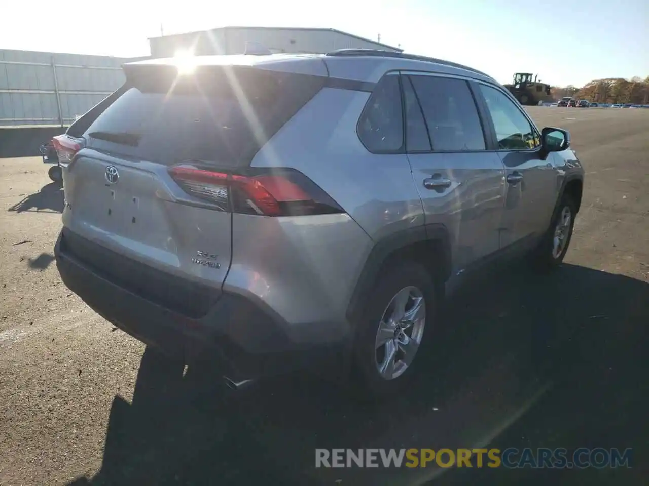 4 Photograph of a damaged car 2T3RWRFV4LW081713 TOYOTA RAV4 2020