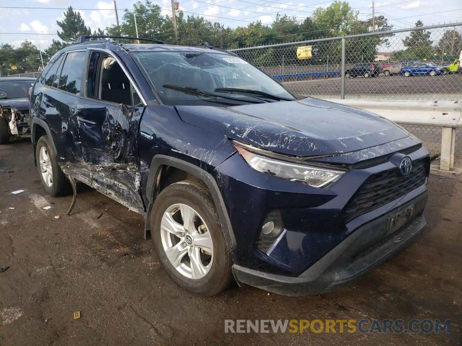 1 Photograph of a damaged car 2T3RWRFV4LW082053 TOYOTA RAV4 2020