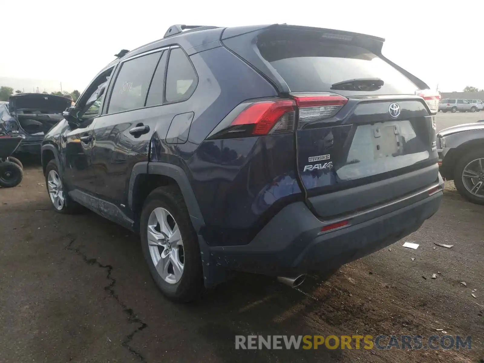 3 Photograph of a damaged car 2T3RWRFV4LW082053 TOYOTA RAV4 2020