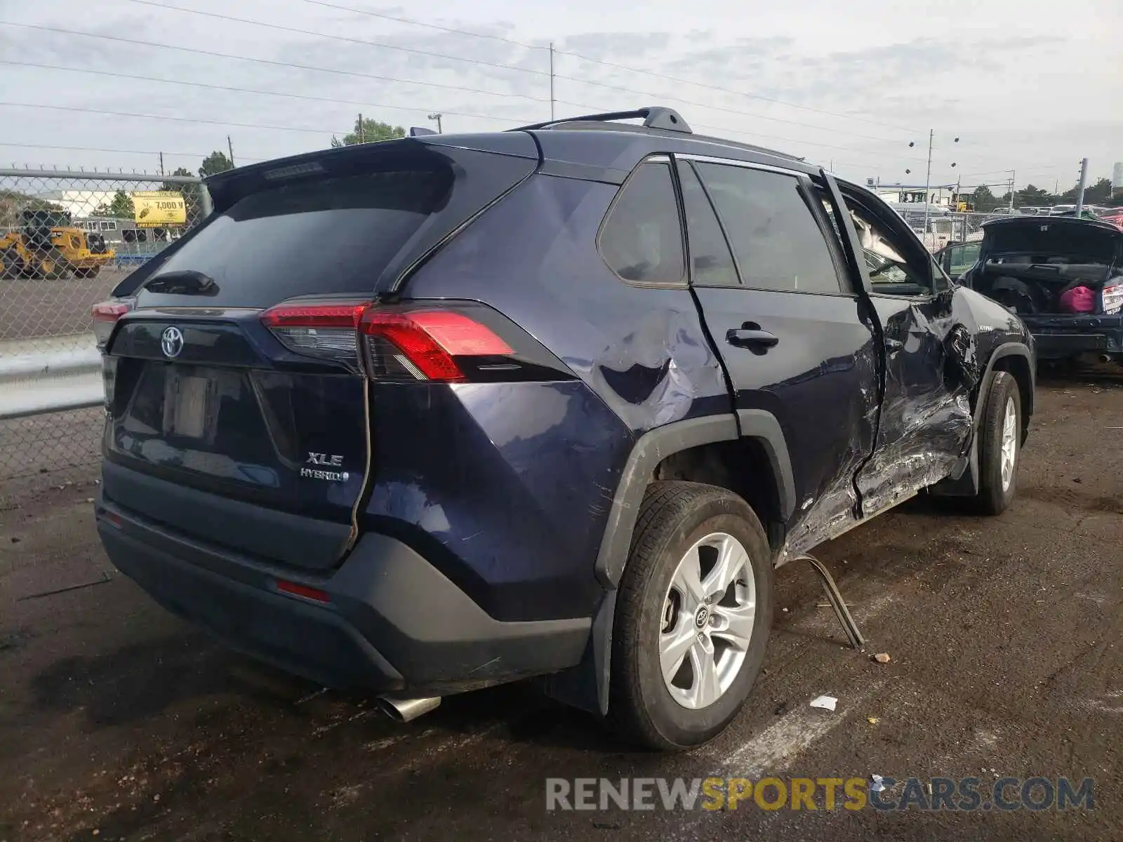 4 Photograph of a damaged car 2T3RWRFV4LW082053 TOYOTA RAV4 2020