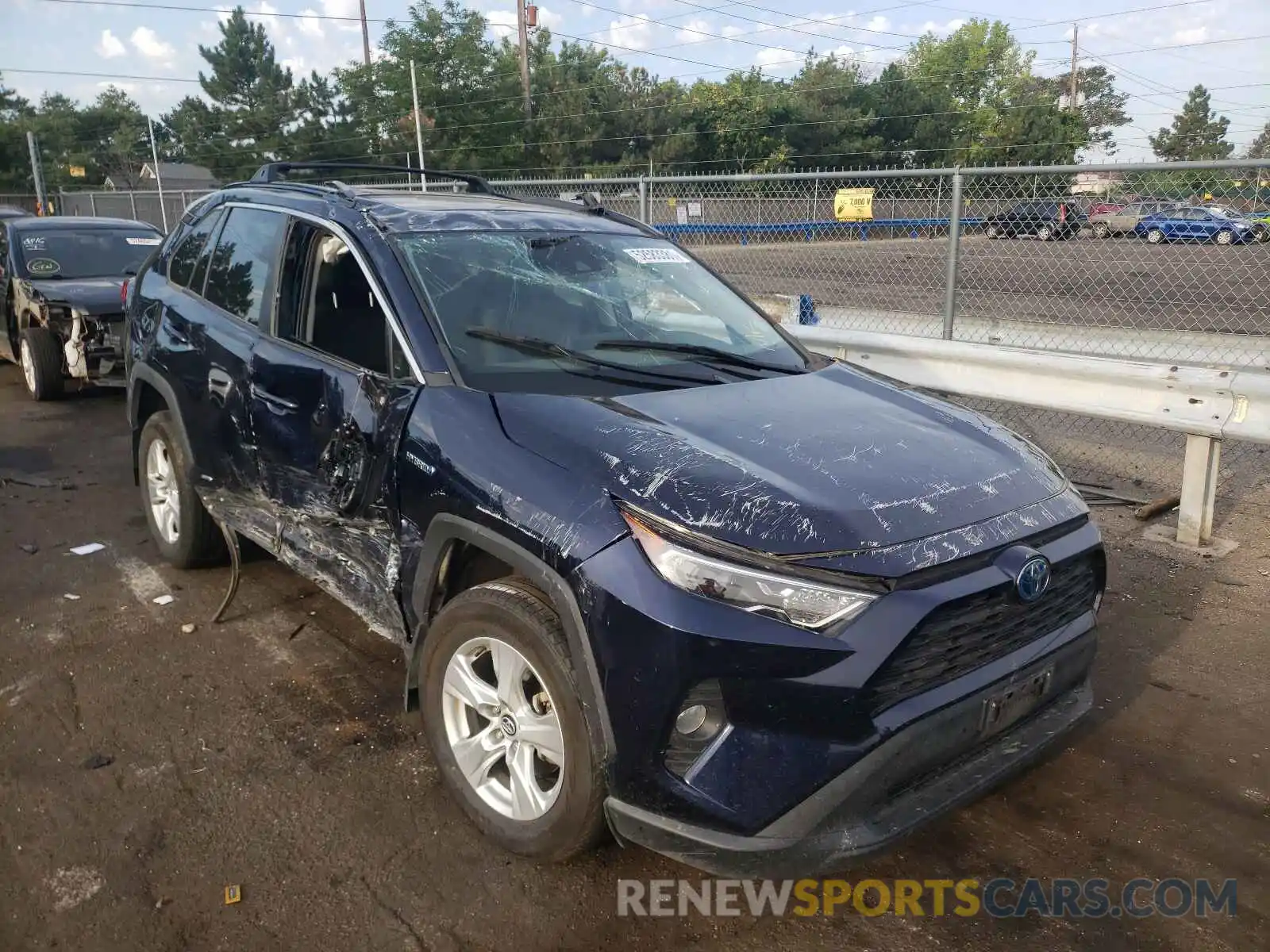 9 Photograph of a damaged car 2T3RWRFV4LW082053 TOYOTA RAV4 2020