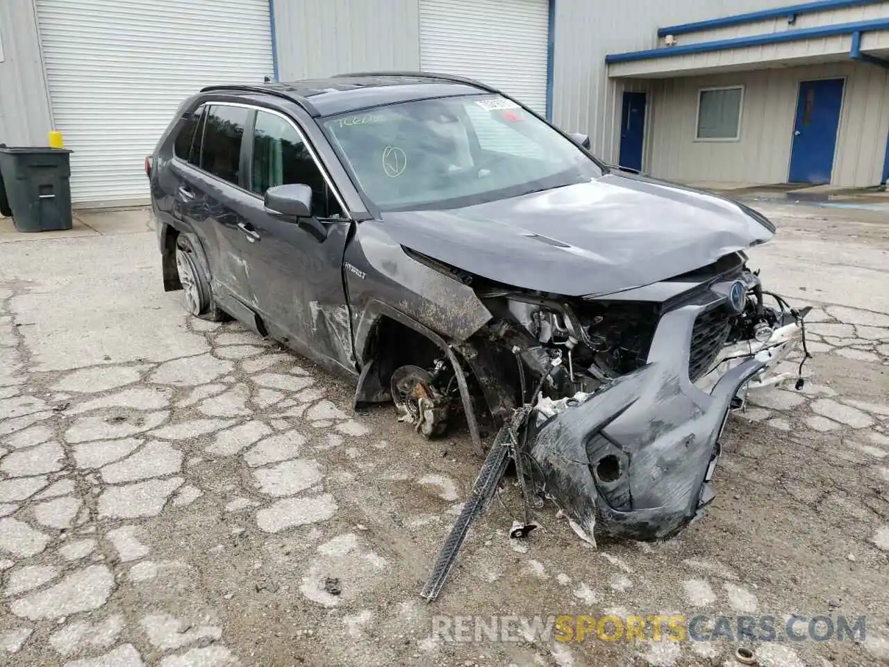 1 Photograph of a damaged car 2T3RWRFV4LW090444 TOYOTA RAV4 2020