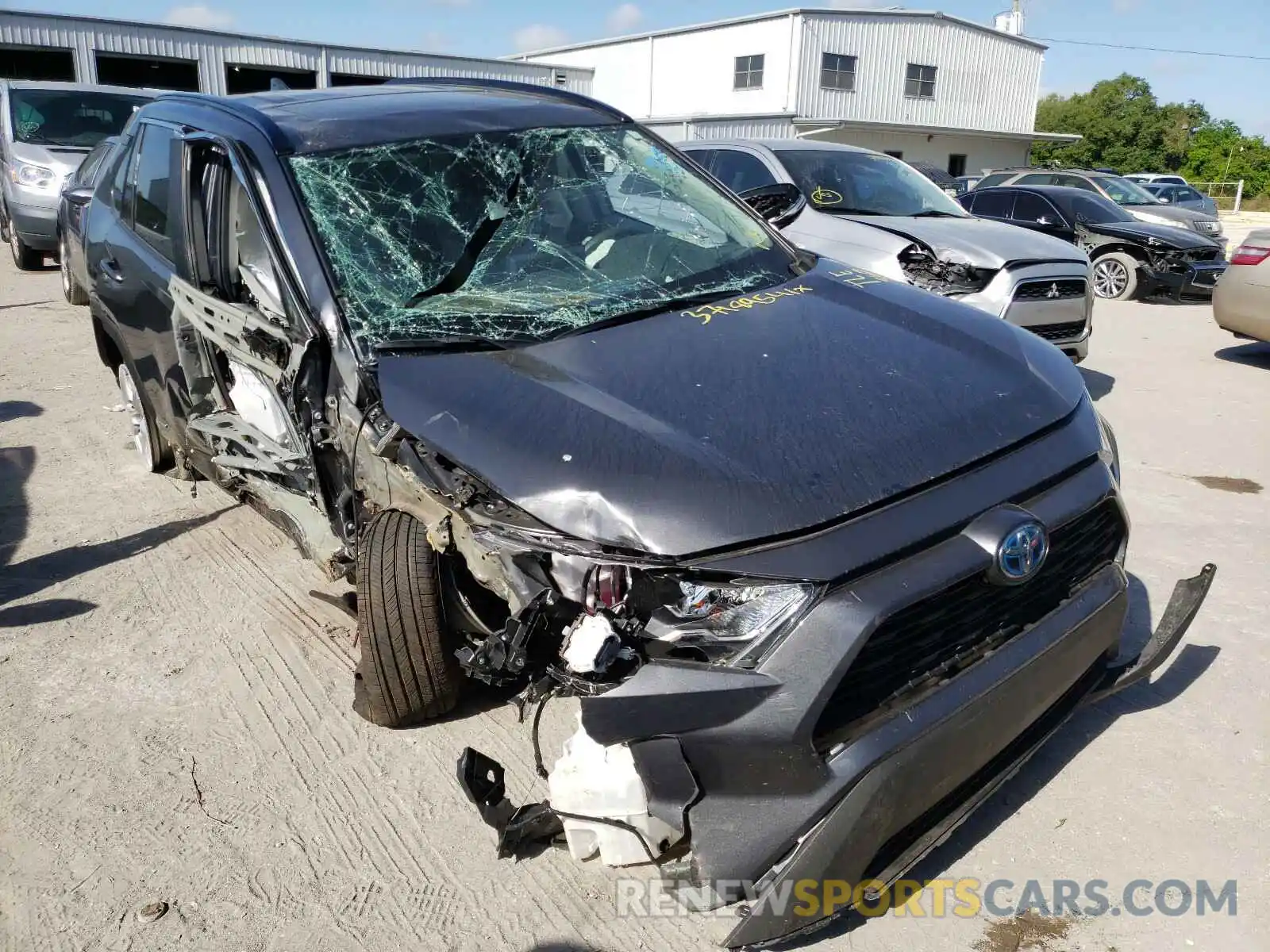 1 Фотография поврежденного автомобиля 2T3RWRFV4LW091383 TOYOTA RAV4 2020