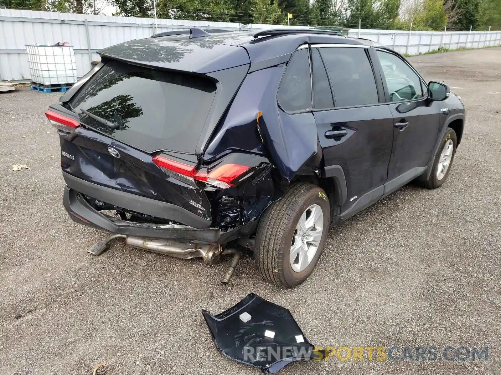 4 Photograph of a damaged car 2T3RWRFV4LW092310 TOYOTA RAV4 2020