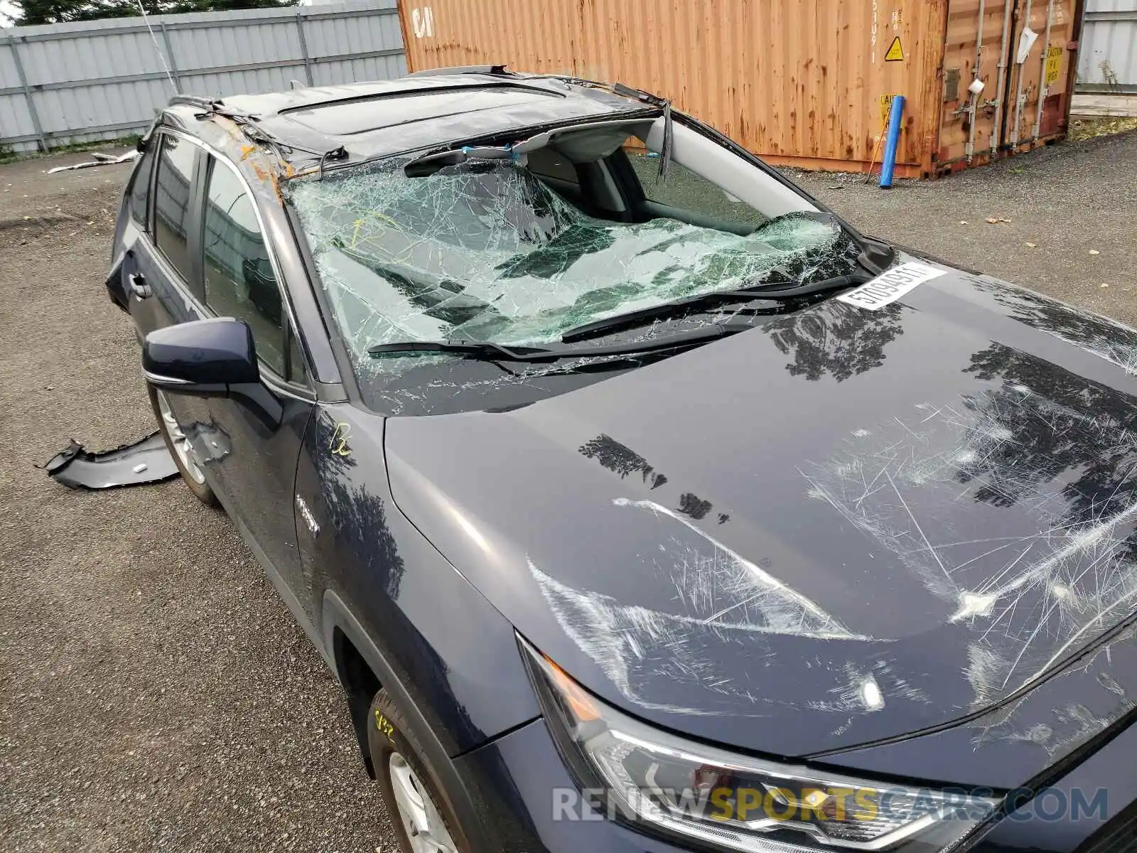 9 Photograph of a damaged car 2T3RWRFV4LW092310 TOYOTA RAV4 2020