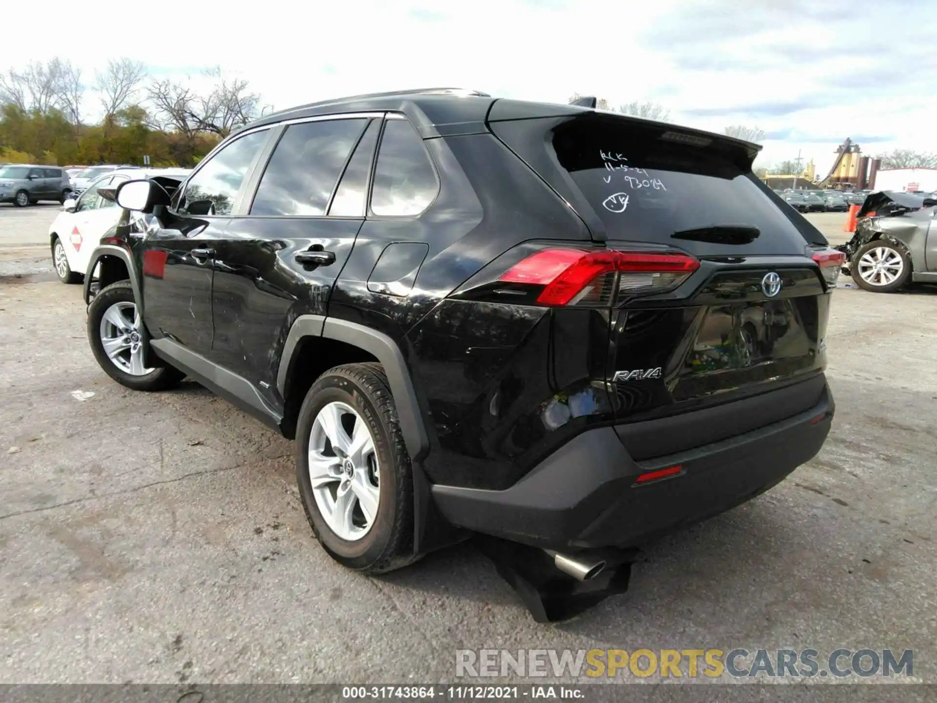 3 Photograph of a damaged car 2T3RWRFV4LW093084 TOYOTA RAV4 2020