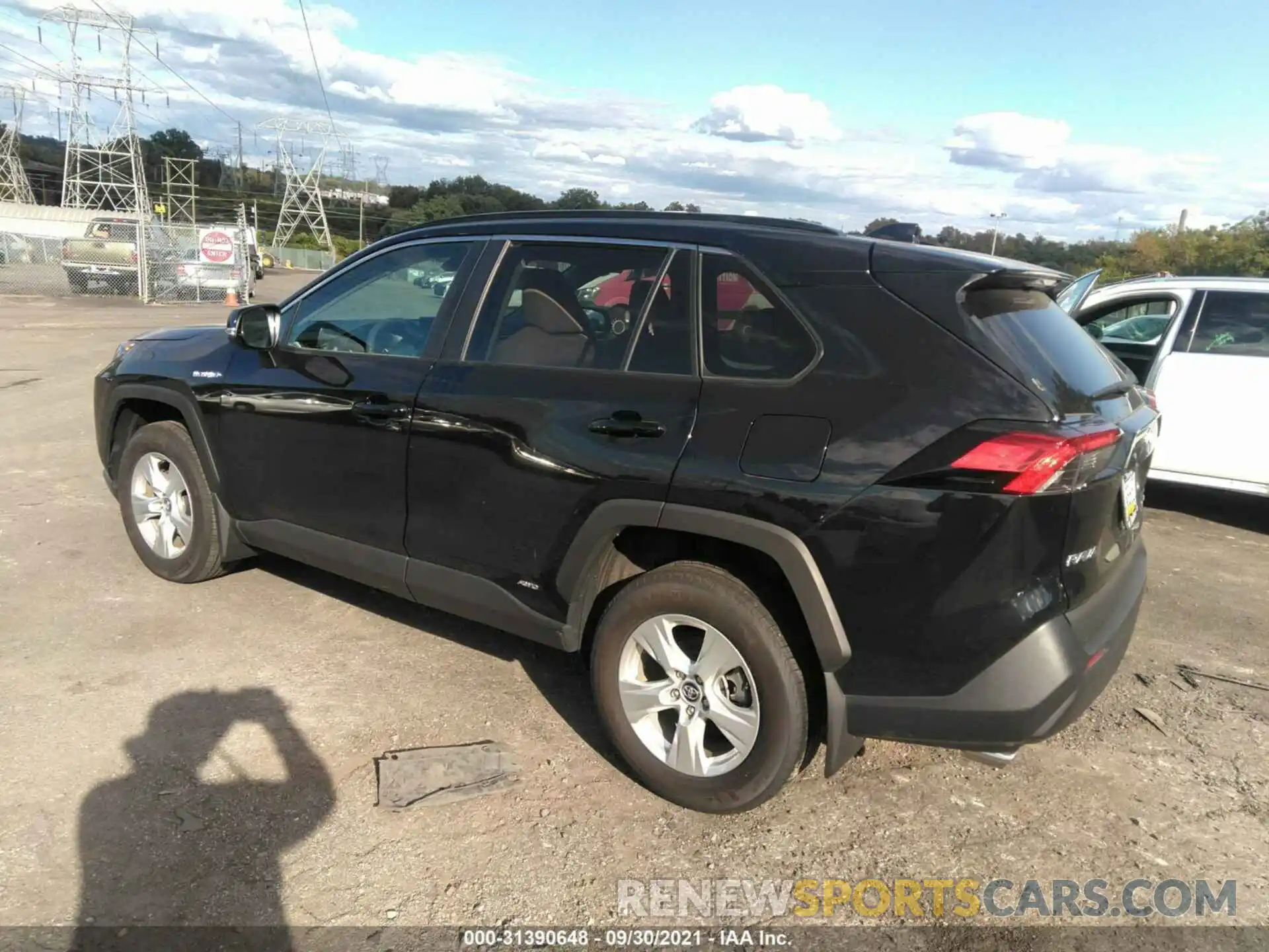 3 Photograph of a damaged car 2T3RWRFV4LW093831 TOYOTA RAV4 2020